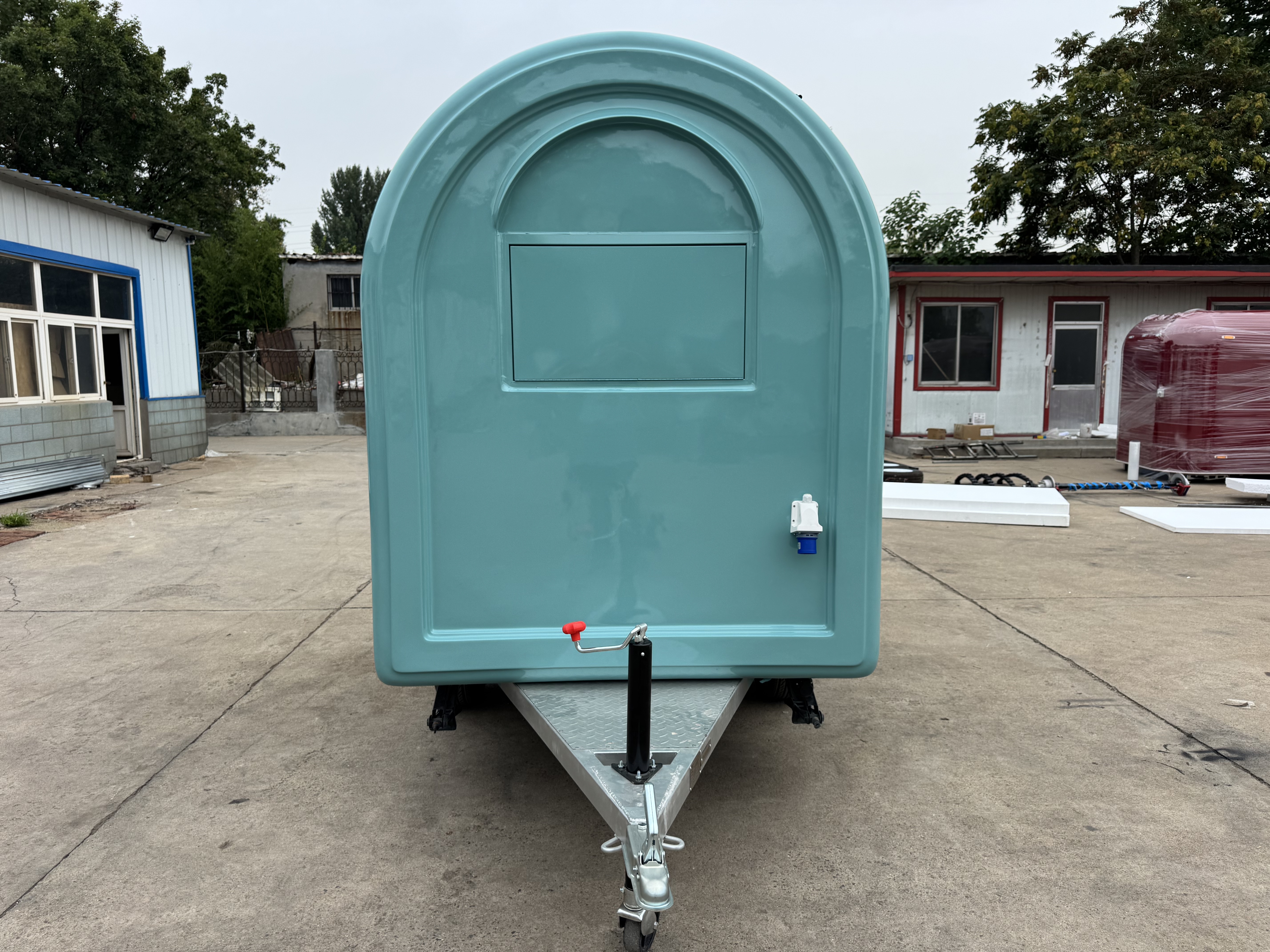 The light blue mobile food truck is a flexible choice for convenient towing in the catering business