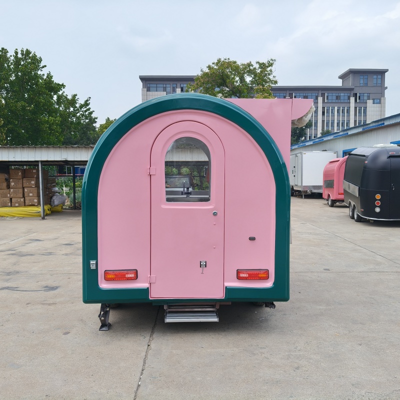 The pink and green circular food truck, a mobile business food truck, is a popular food check-in stall