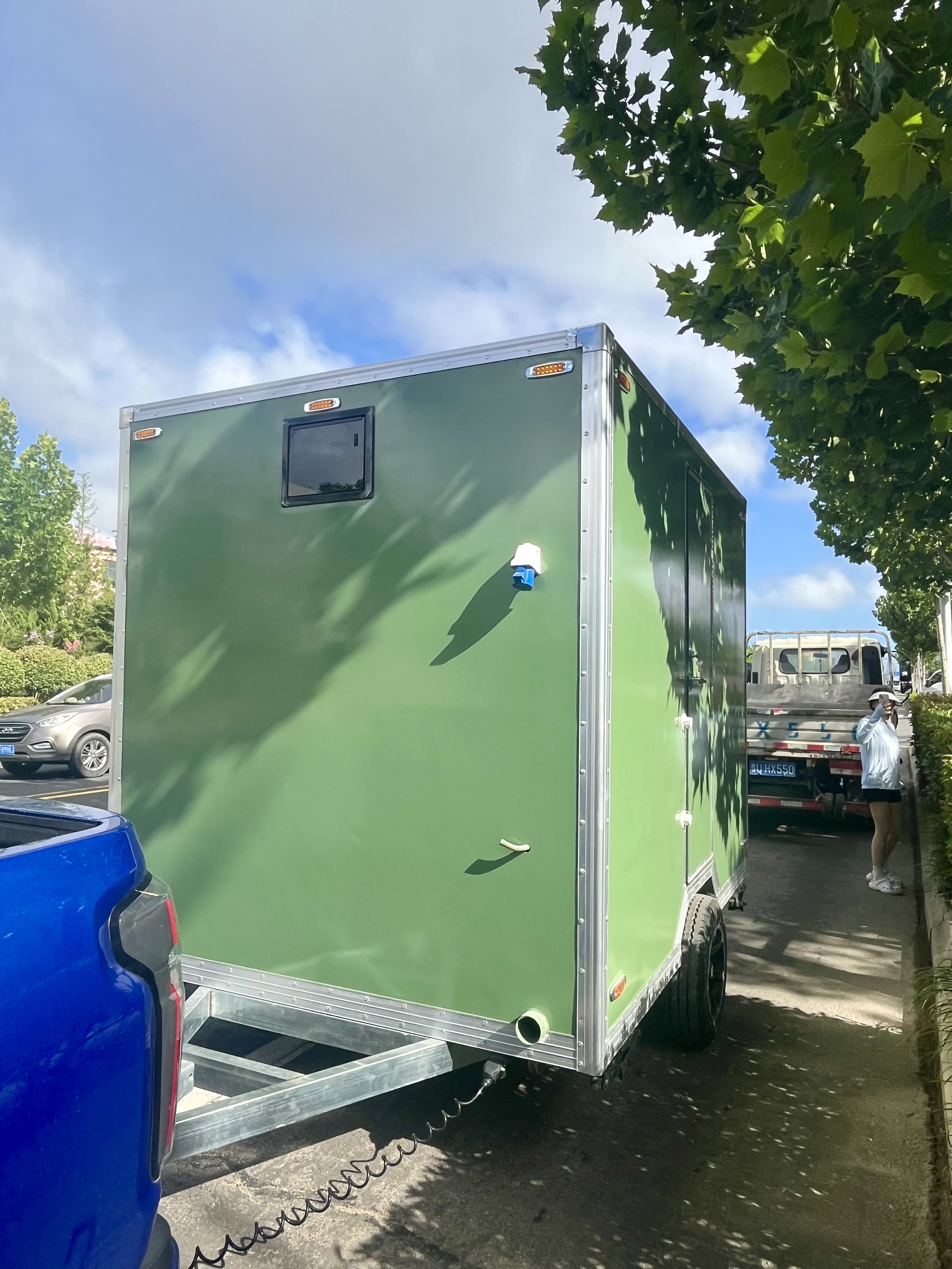 Outdoor mobile toilet trailer green double room, ready to use immediately, super convenient