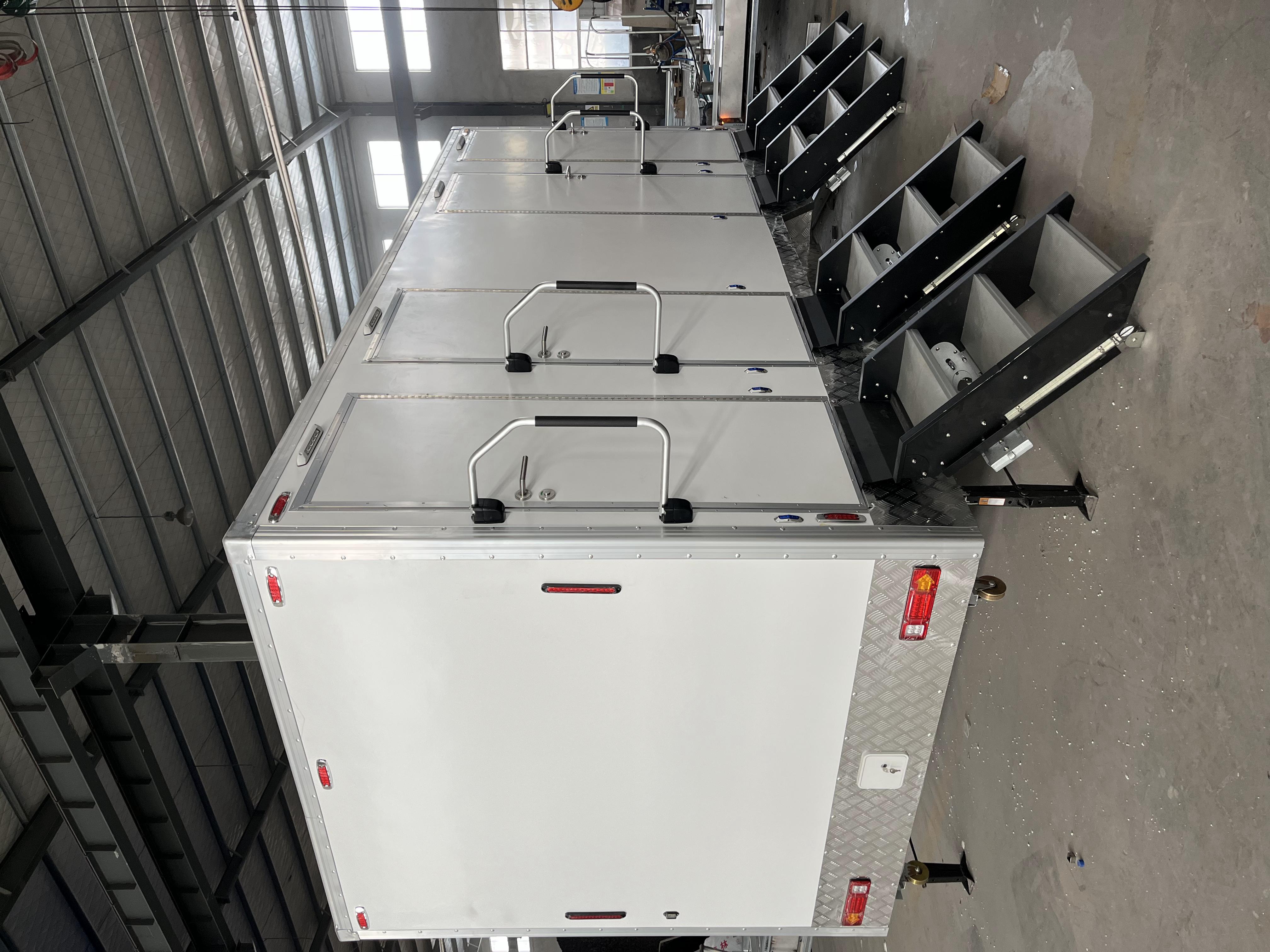 Four trailer-mounted mobile toilets, the preferred choice for temporary toilet use in tourist attractions