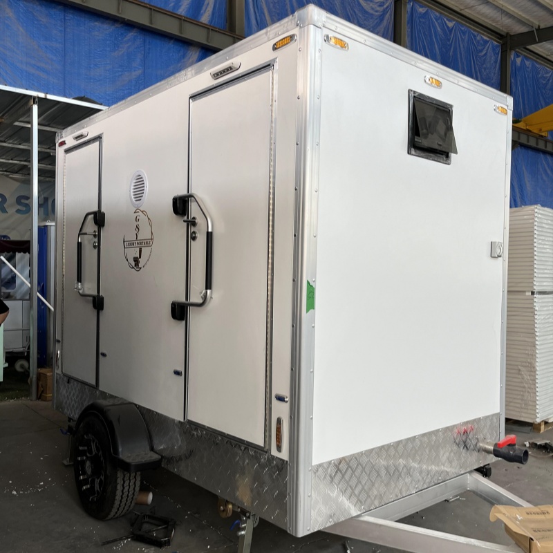 Outdoor trailer-type simple toilet, portable and mobile engineering camp emergency bathroom cabin
