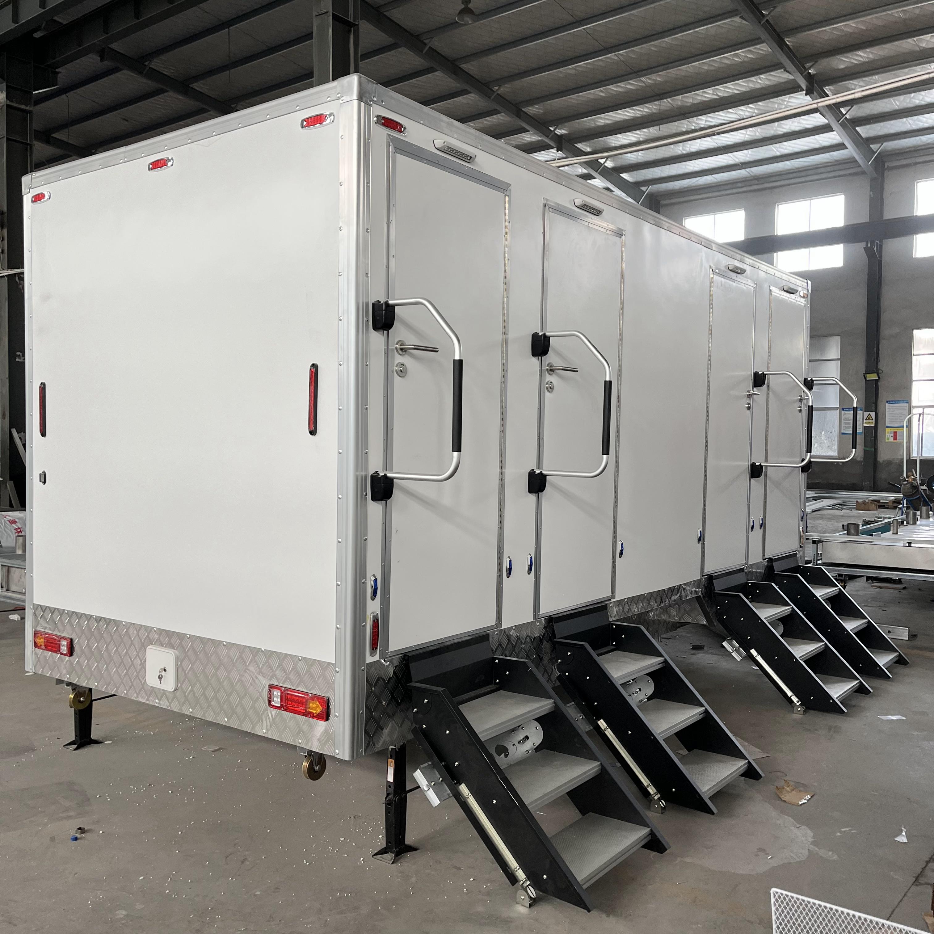 Four trailer-mounted mobile toilets, the preferred choice for temporary toilet use in tourist attractions