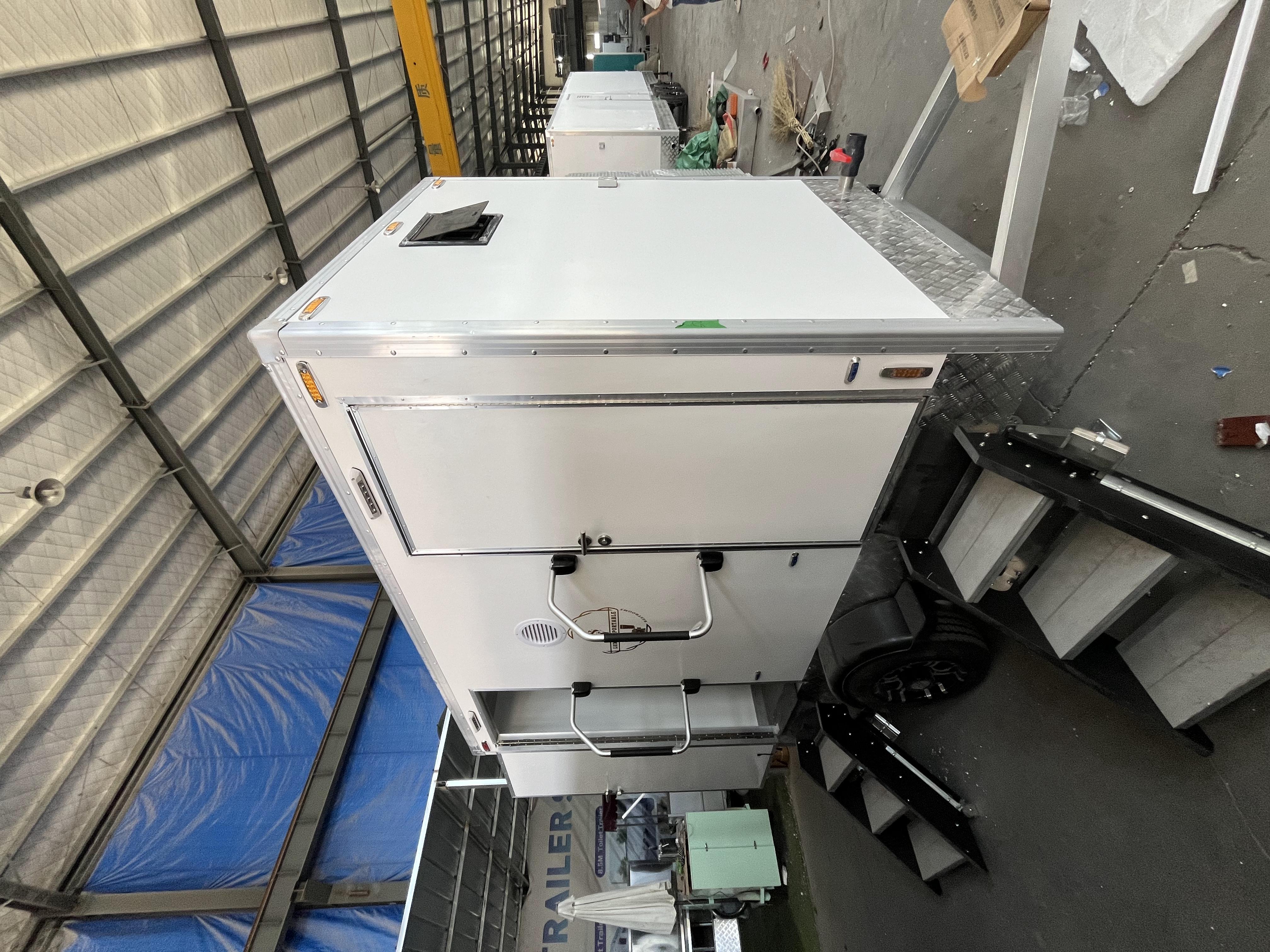 Outdoor trailer-type simple toilet, portable and mobile engineering camp emergency bathroom cabin