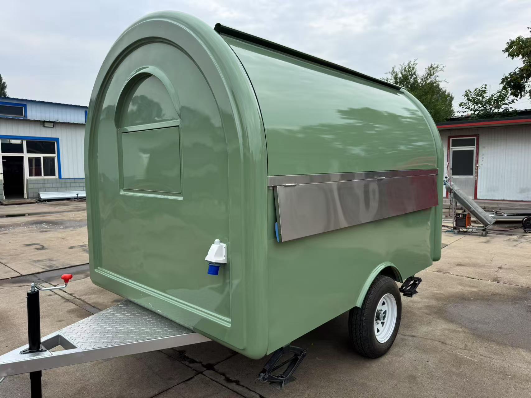Fresh green trailer-mounted food truck, mobile catering stall truck, outdoor business mobile store