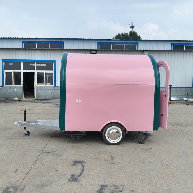 The pink and green circular food truck, a mobile business food truck, is a popular food check-in stall