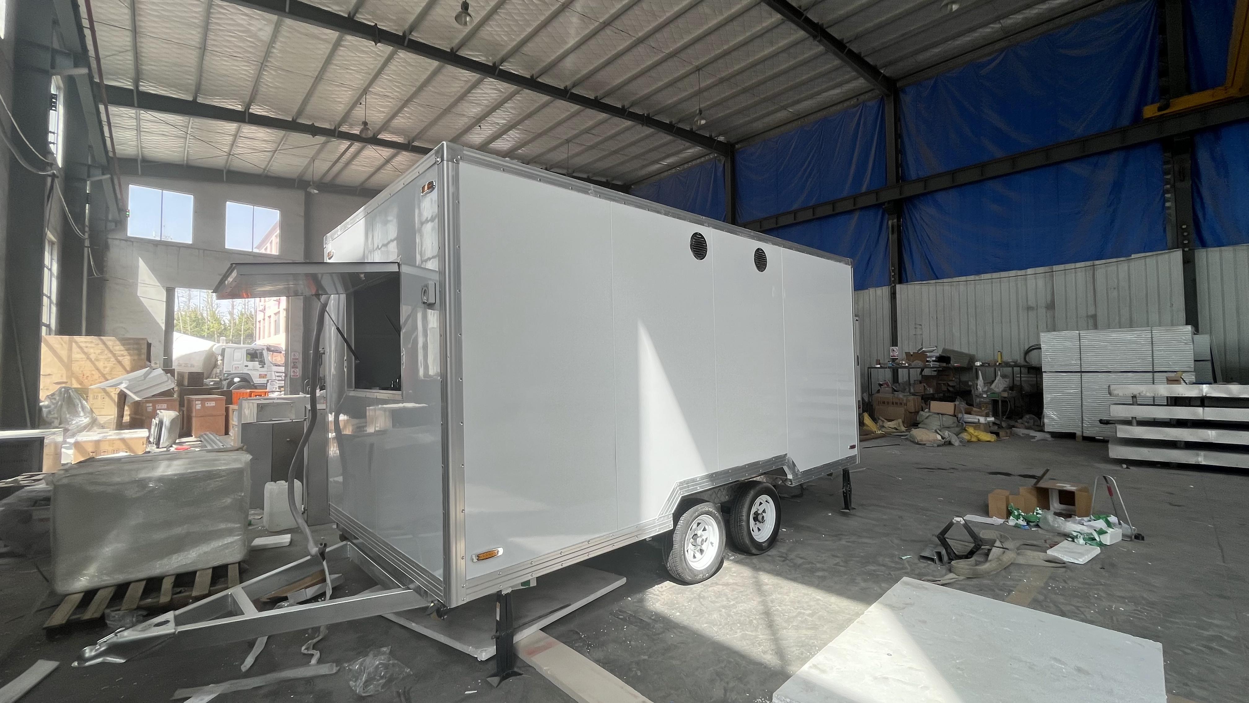 Large-capacity white food truck, mobile catering operation vehicle, and start-up stall equipment