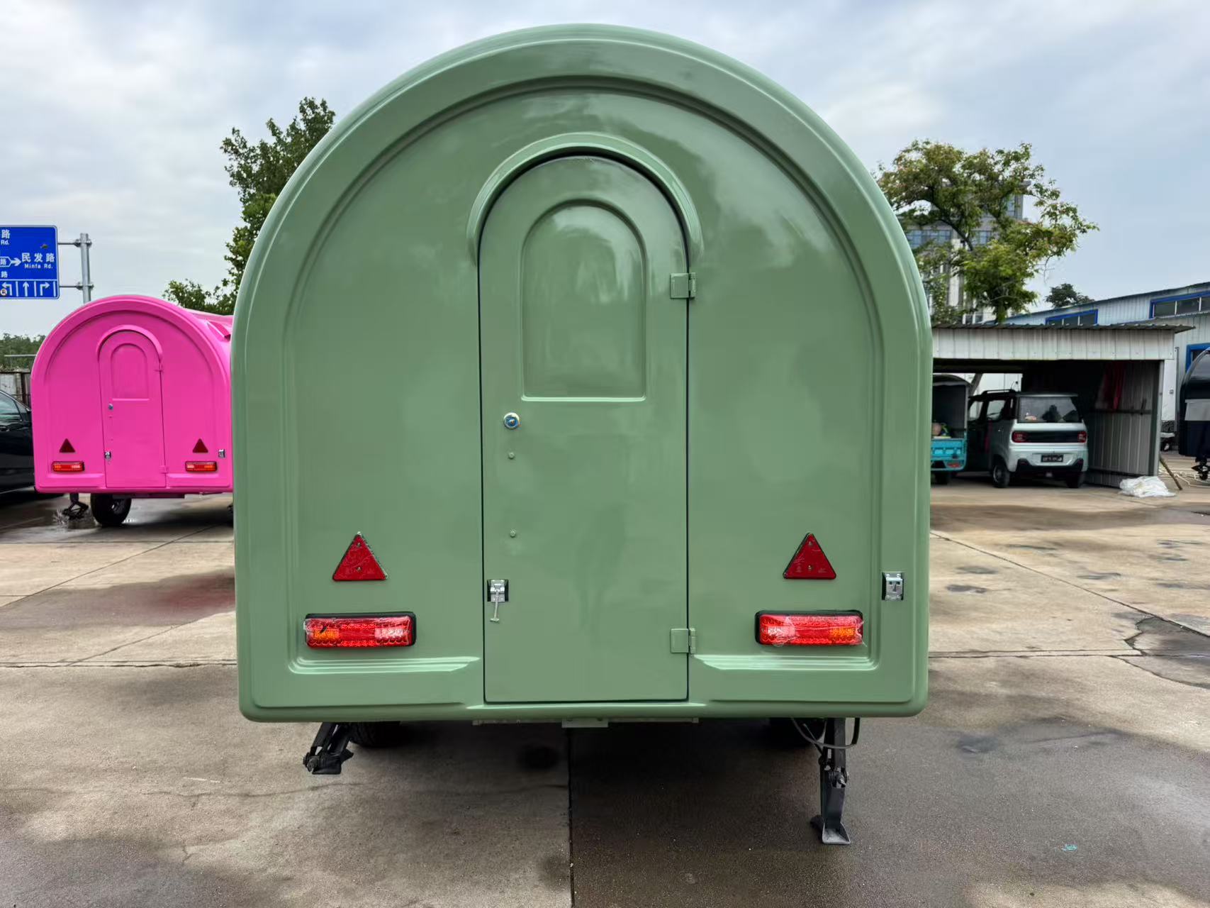 Fresh green trailer-mounted food truck, mobile catering stall truck, outdoor business mobile store