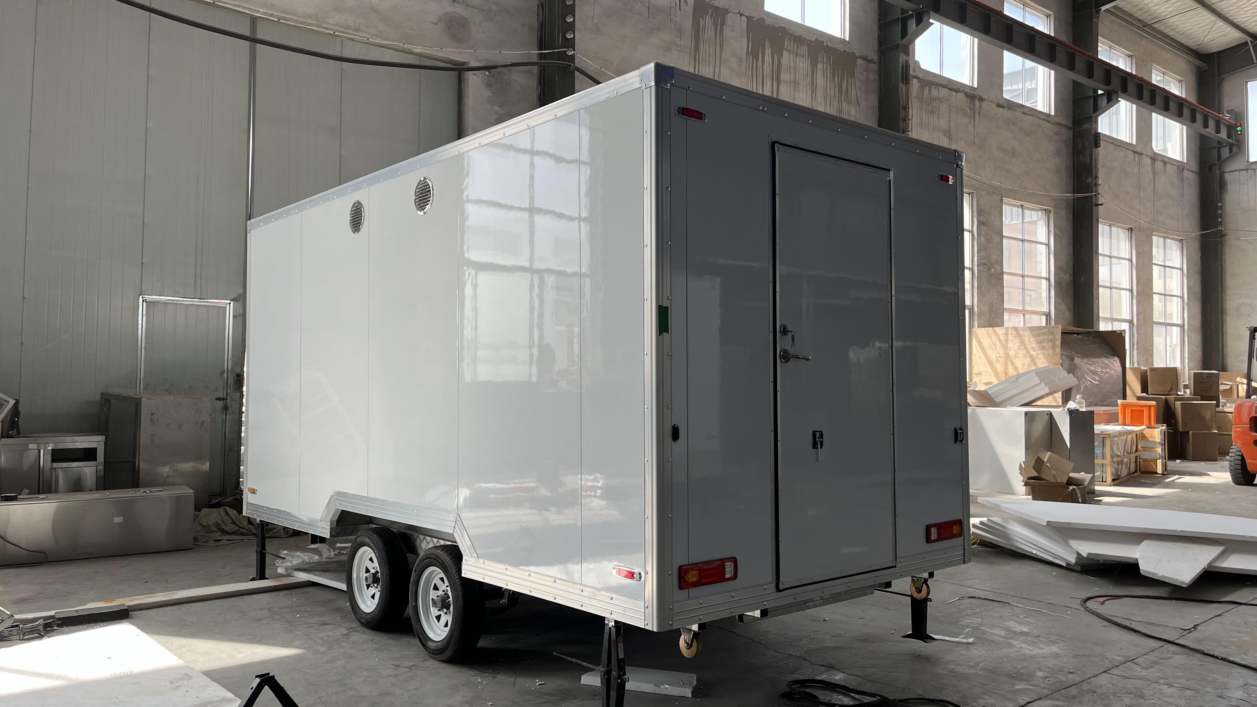 Large-capacity white food truck, mobile catering operation vehicle, and start-up stall equipment