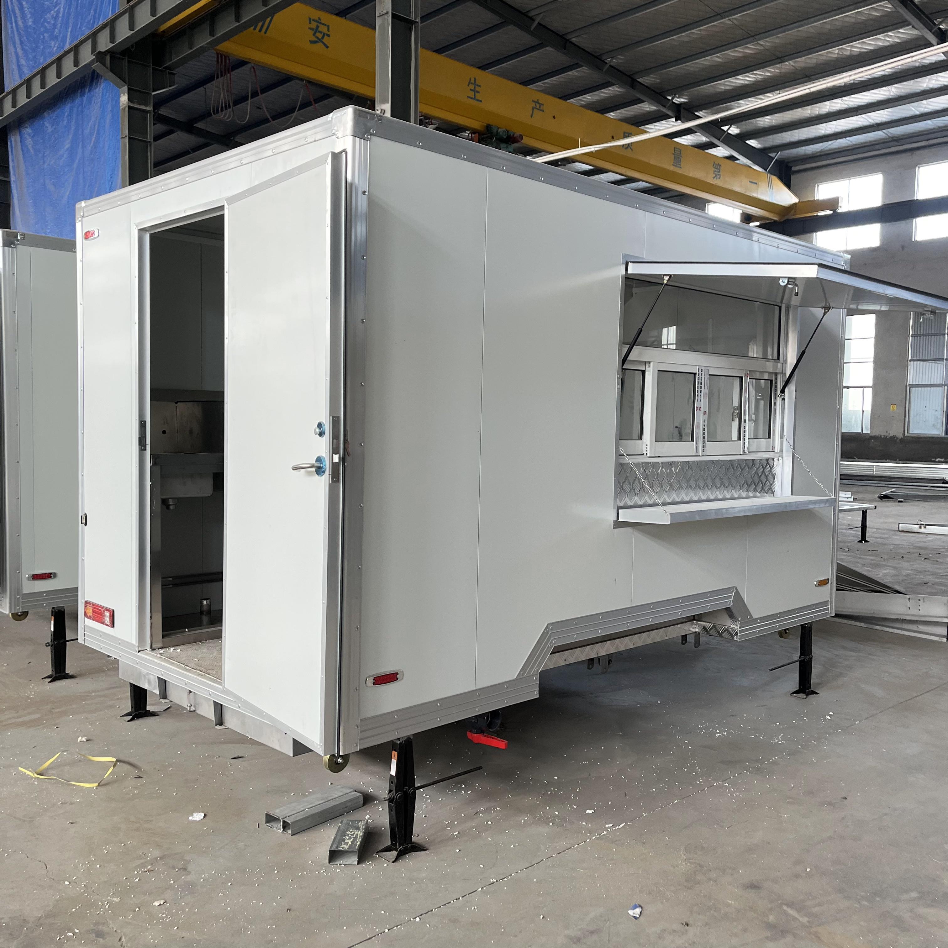 Outdoor mobile food trucks, commercial mobile food vending vehicles, can expand the operation of food trucks