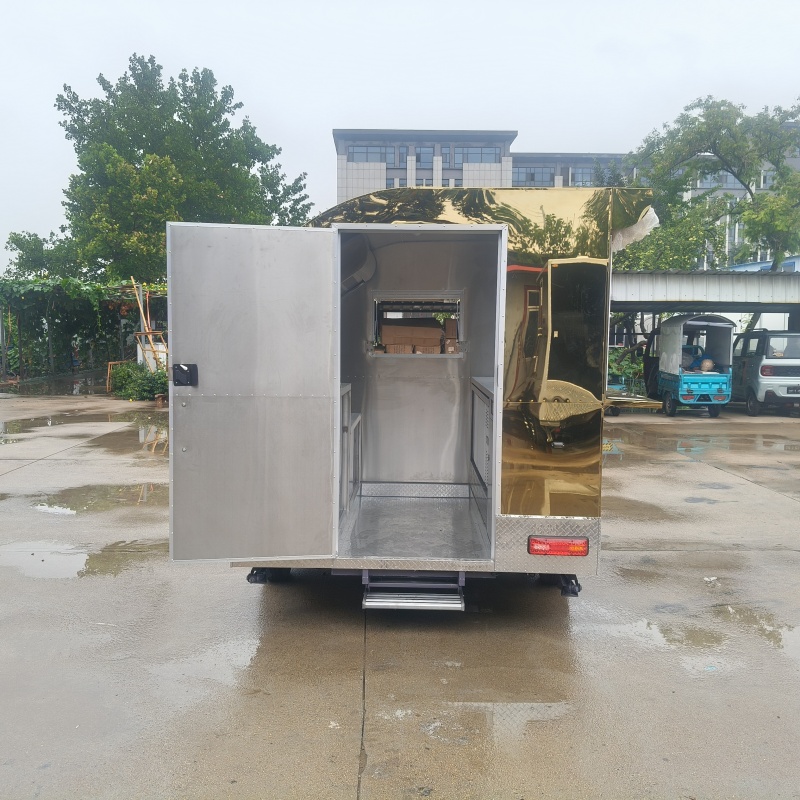 The eye-catching golden mirror food truck, a mobile snack business trailer, is a powerful tool for starting a business and setting up a stall