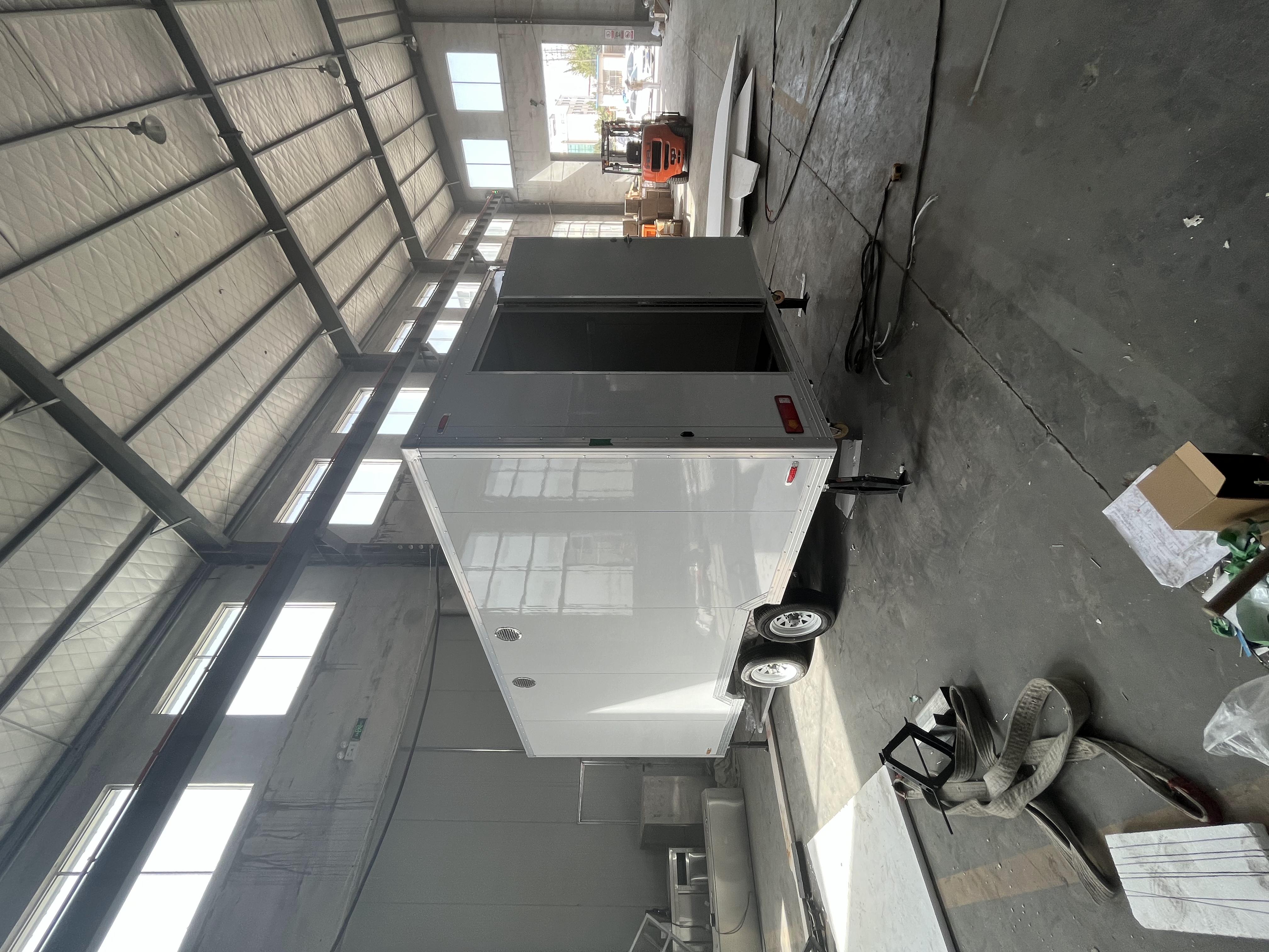 Large-capacity white food truck, mobile catering operation vehicle, and start-up stall equipment
