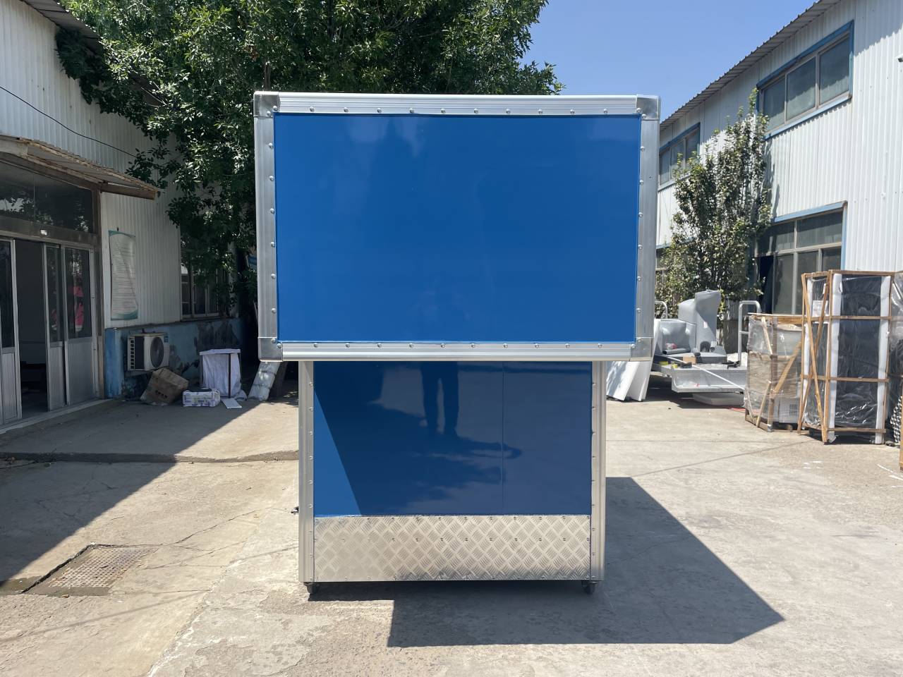 Blue mobile single toilet, convenient and comfortable to accompany you on outdoor trips