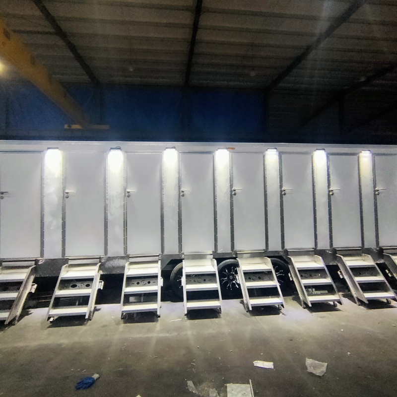A 9.5-meter portable mobile shower toilet with eight shower rooms