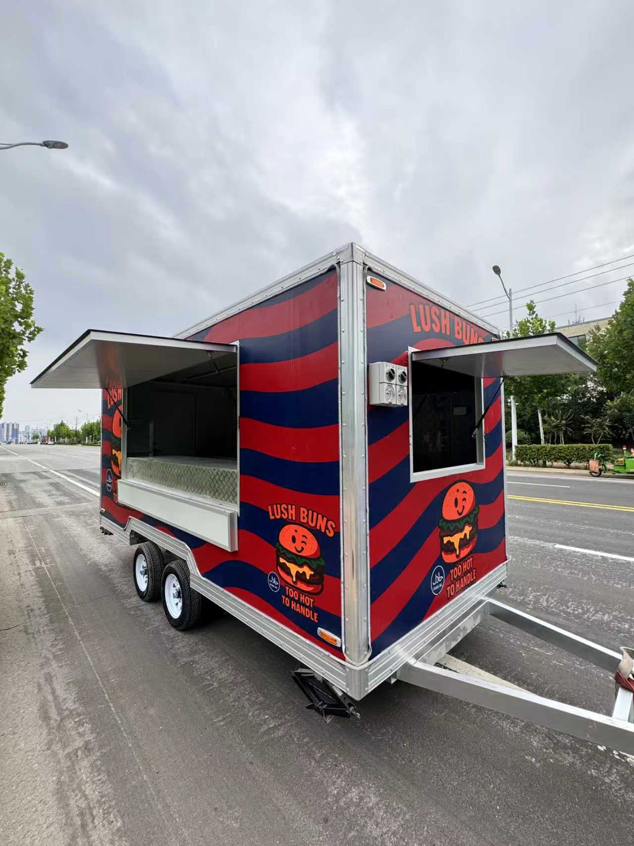 "Lush Buns" Cool Food Truck - Spicy Delicacies, Mobile Enjoyment and Editor sharing