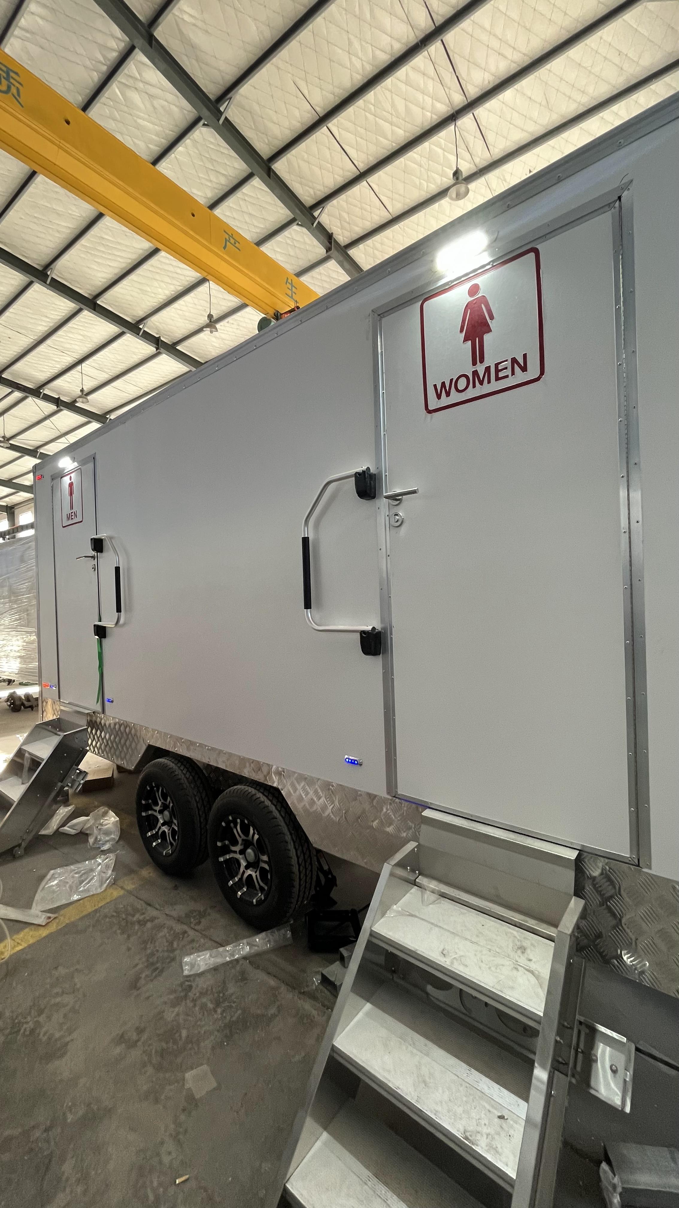 Trailer-mounted mobile toilets for men and women, outdoor emergency restrooms with lighting/pedals