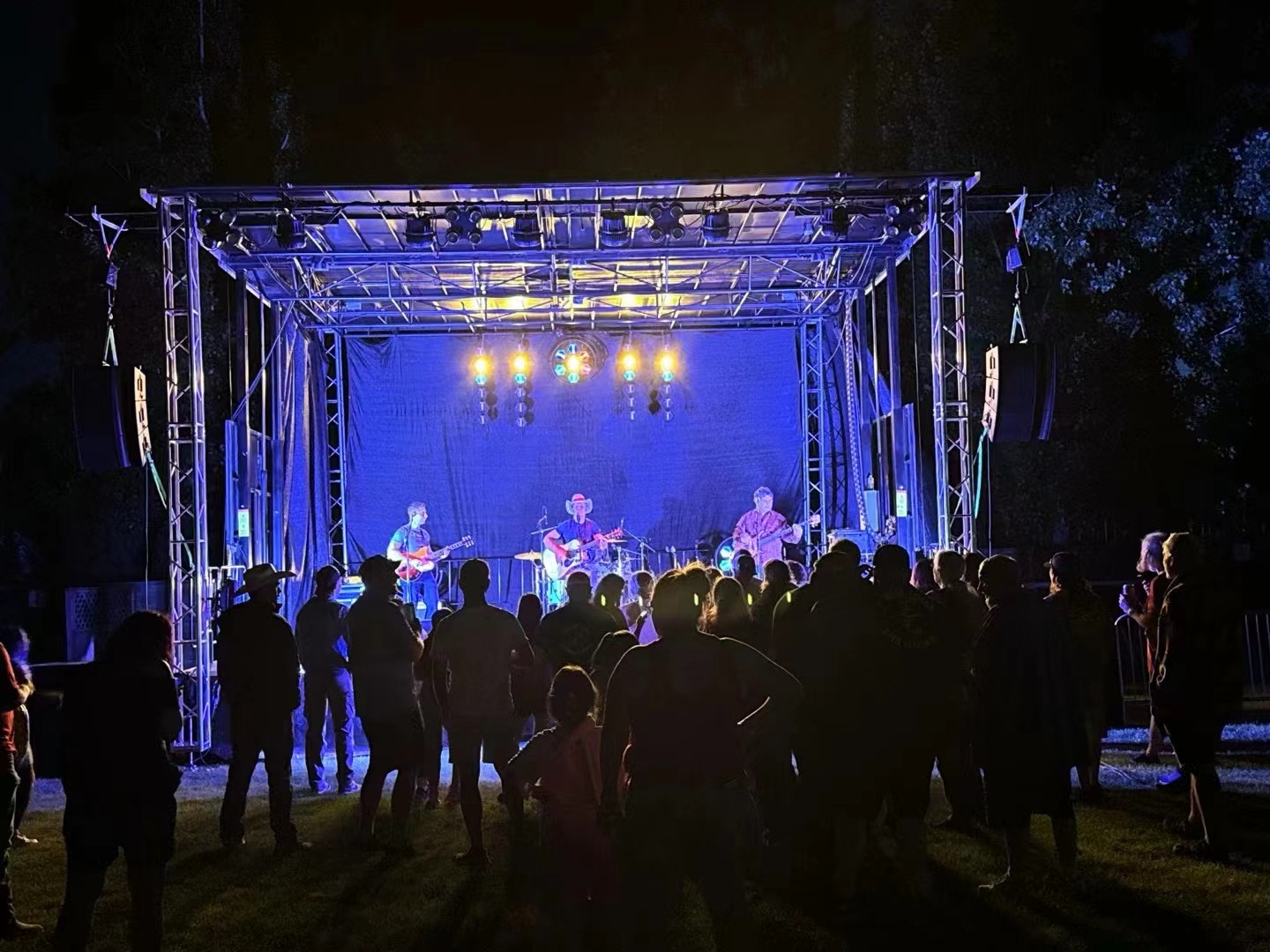 Portable outdoor performance stage construction solution: Easily realize open-air music performances