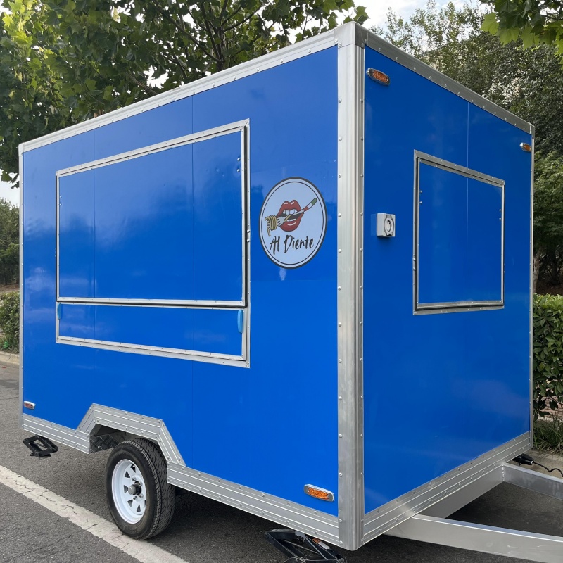 The blue "Al Diente" mobile food truck initiates flexible food business operations