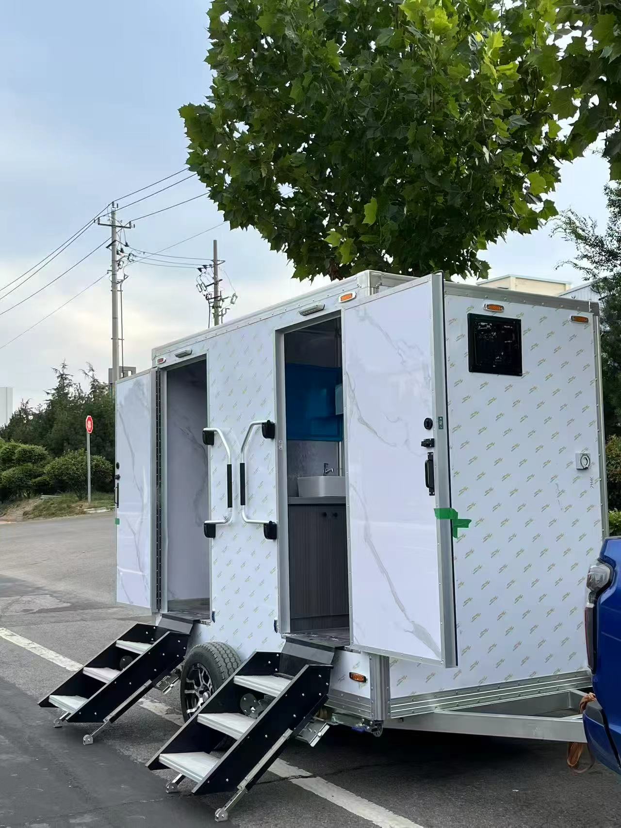 Mobile trailer-mounted toilet is a convenient outdoor toilet
