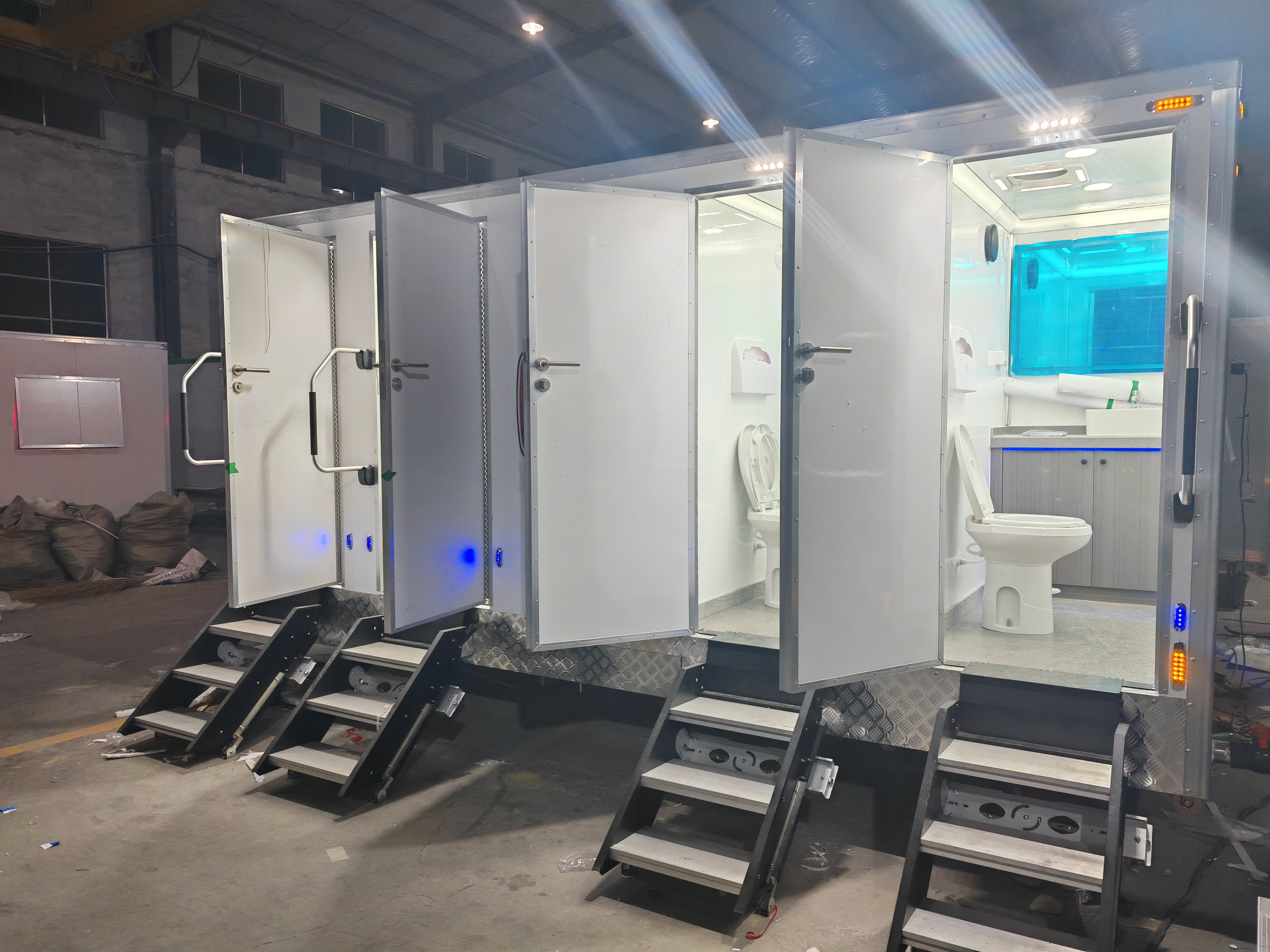 The multi-cabin "Pristine Restroom" mobile toilet helps solve the problem of temporary toilet use