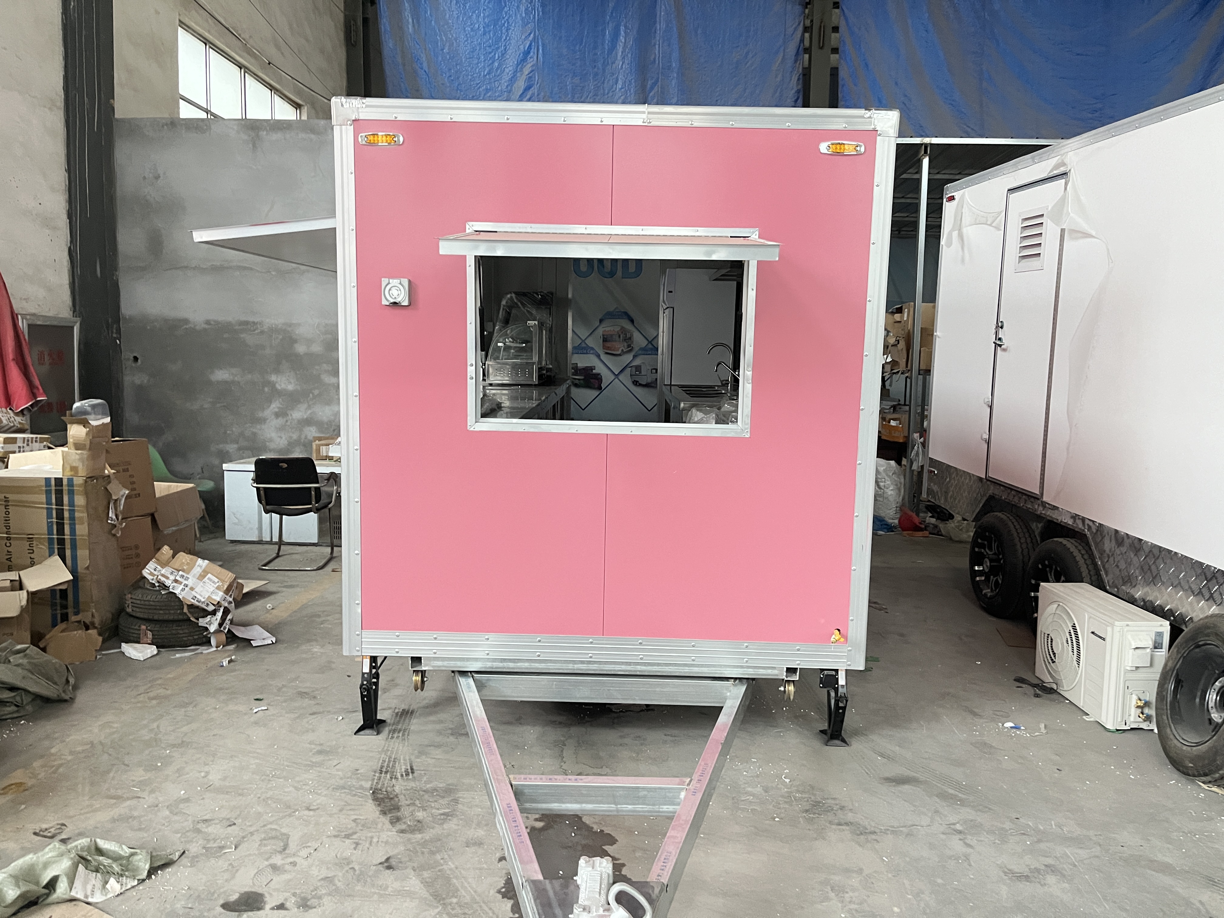 Pink multi-functional mobile food truck, a great helper for starting a business and setting up a stall