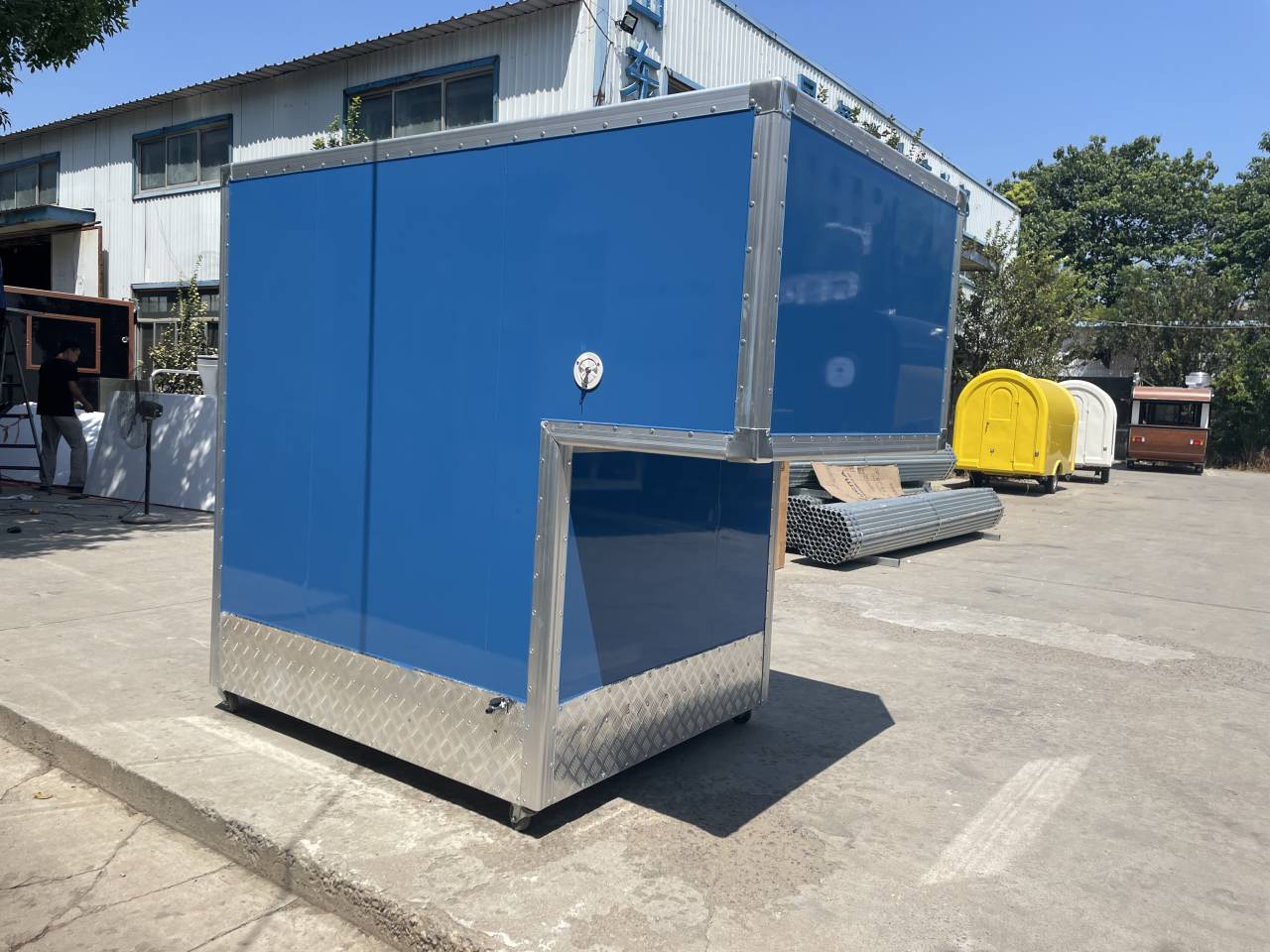 Blue mobile single toilet, convenient and comfortable to accompany you on outdoor trips