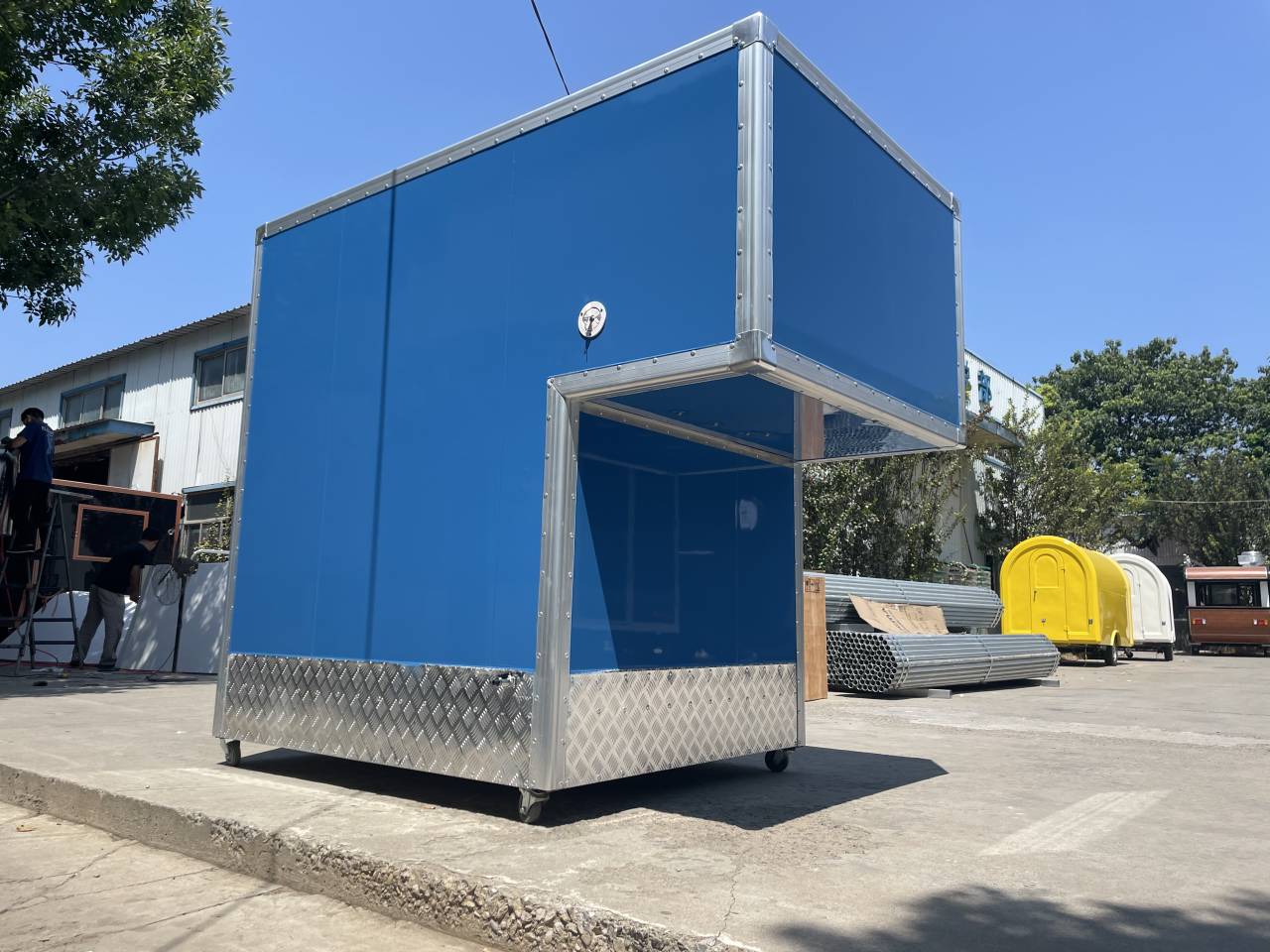 Blue mobile single toilet, convenient and comfortable to accompany you on outdoor trips