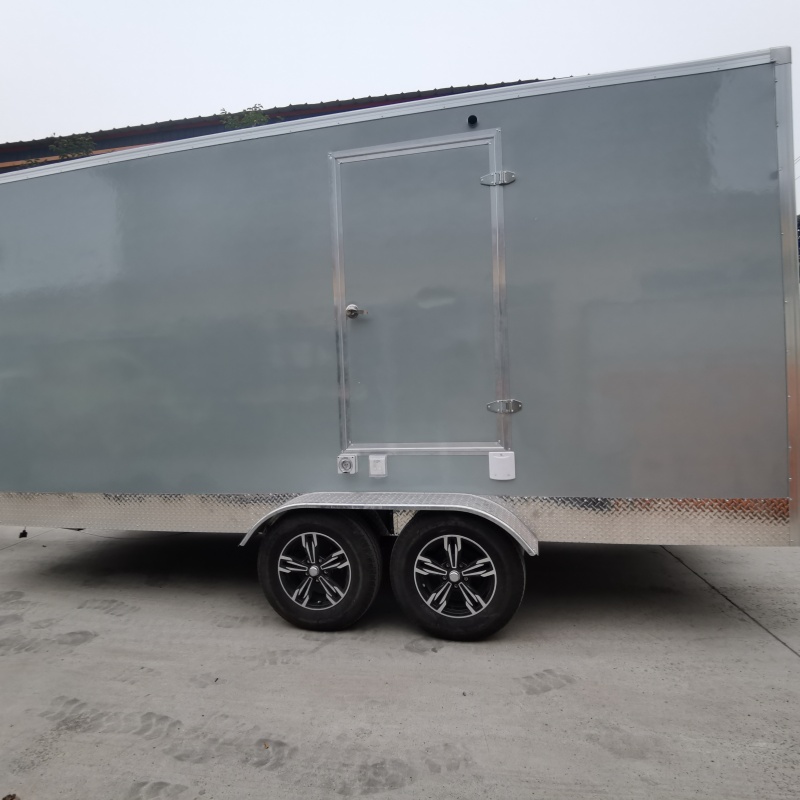The silver-gray multi-cabin mobile toilet adds convenience to outdoor scenarios