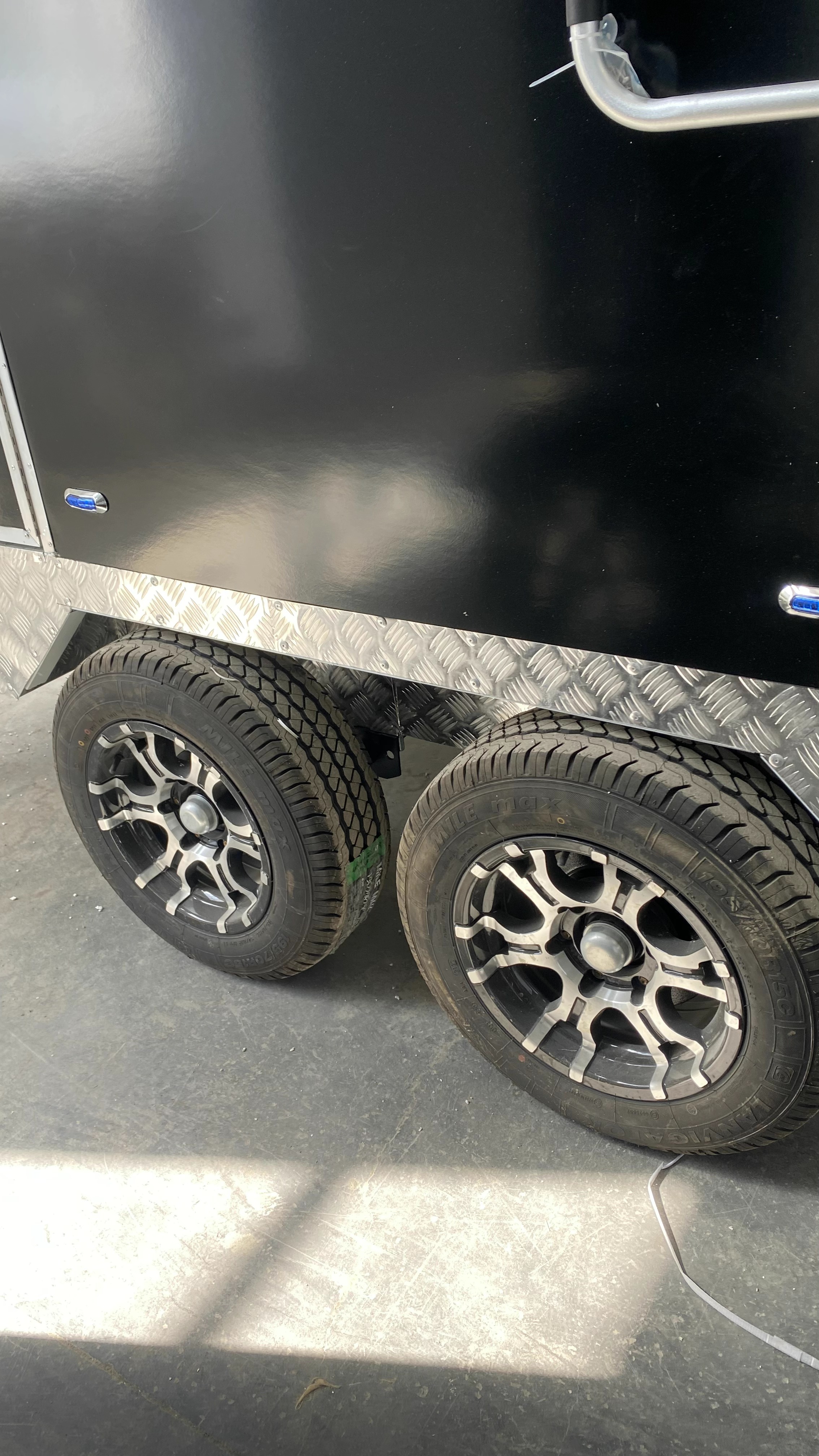 High-end black mobile toilets provide convenience for all kinds of occasions