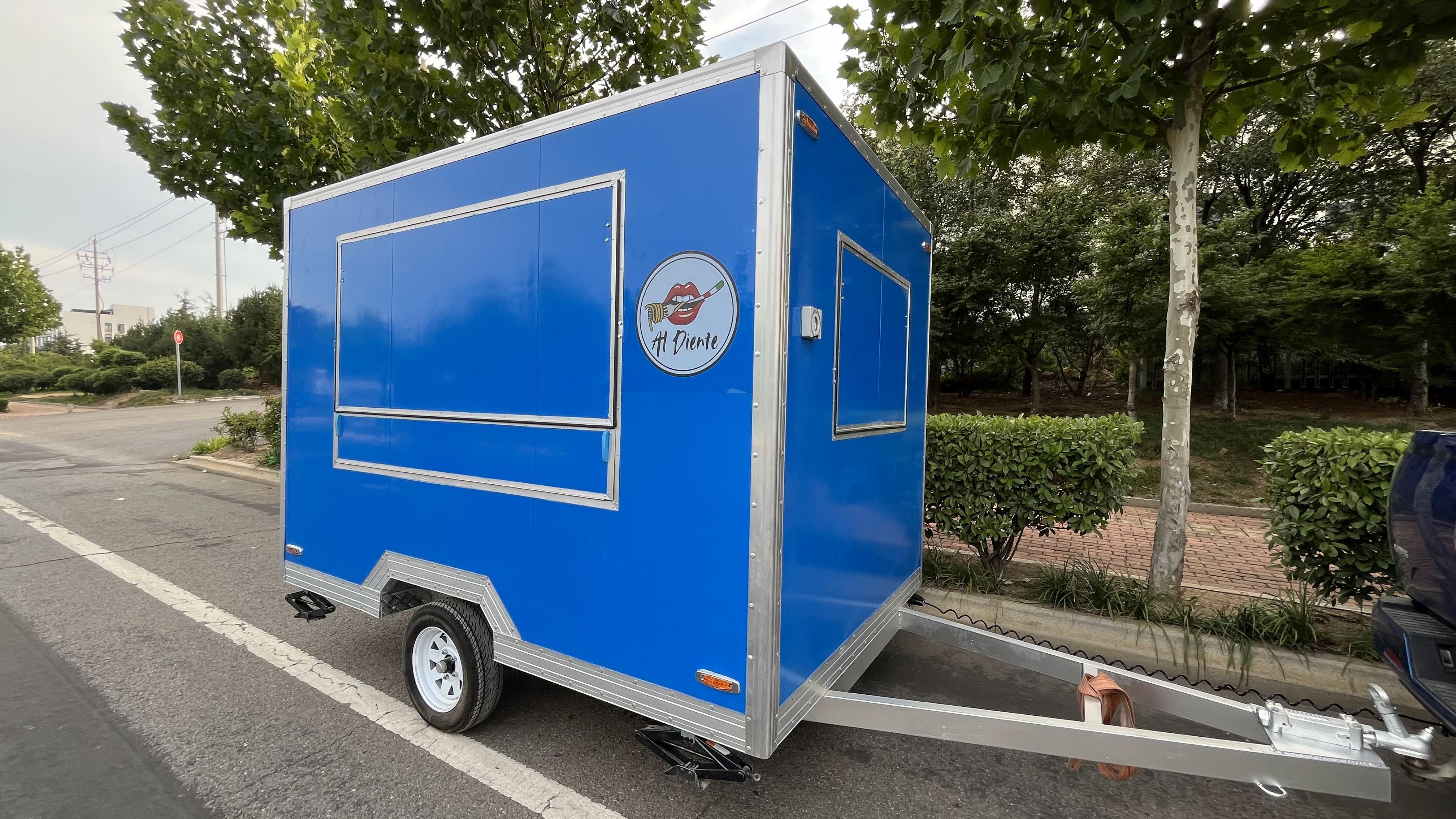 The blue "Al Diente" mobile food truck initiates flexible food business operations