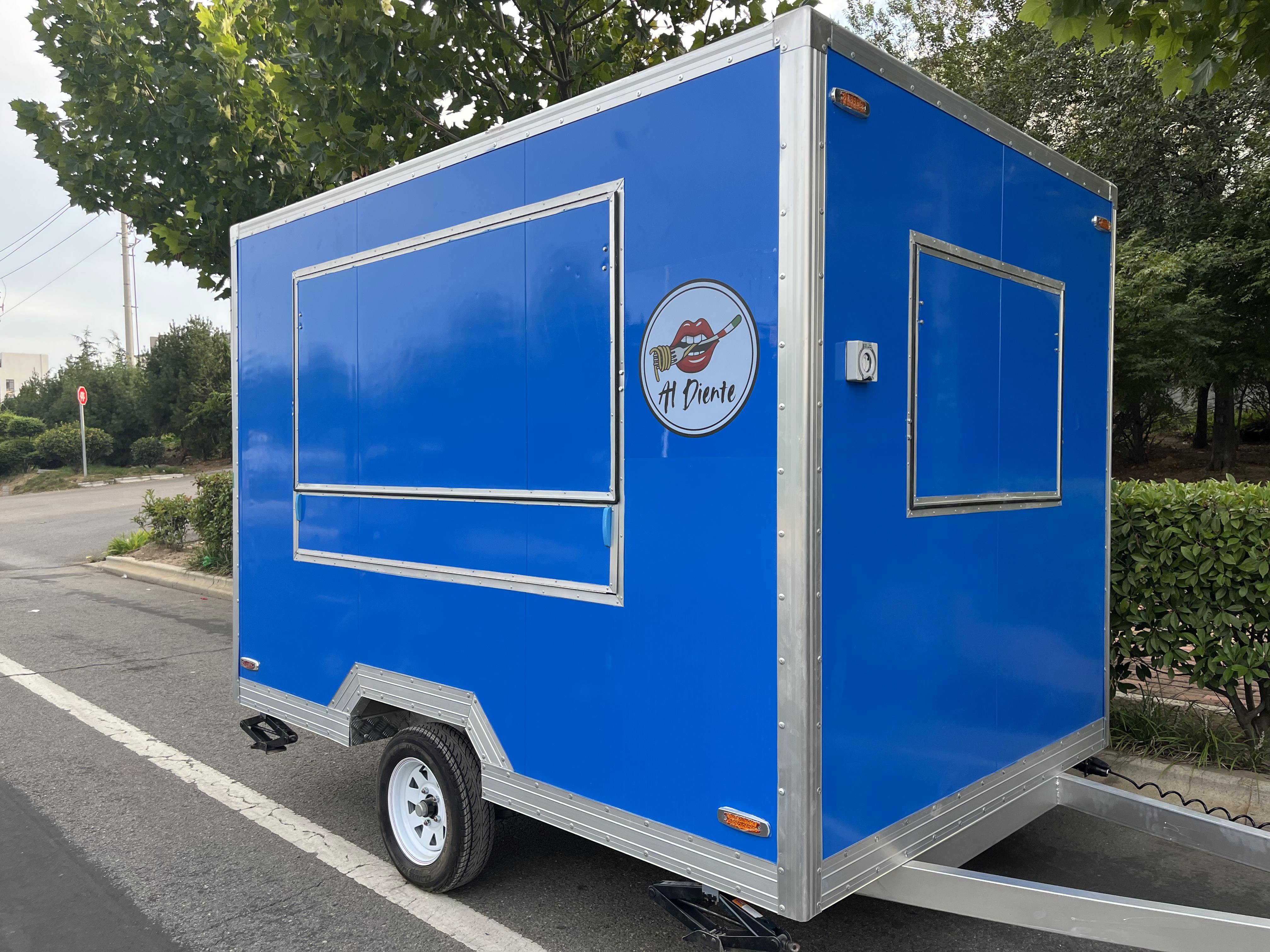 The blue "Al Diente" mobile food truck initiates flexible food business operations