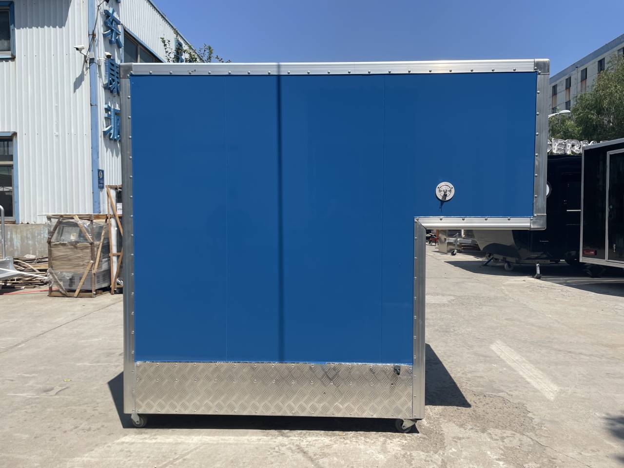 Blue mobile single toilet, convenient and comfortable to accompany you on outdoor trips