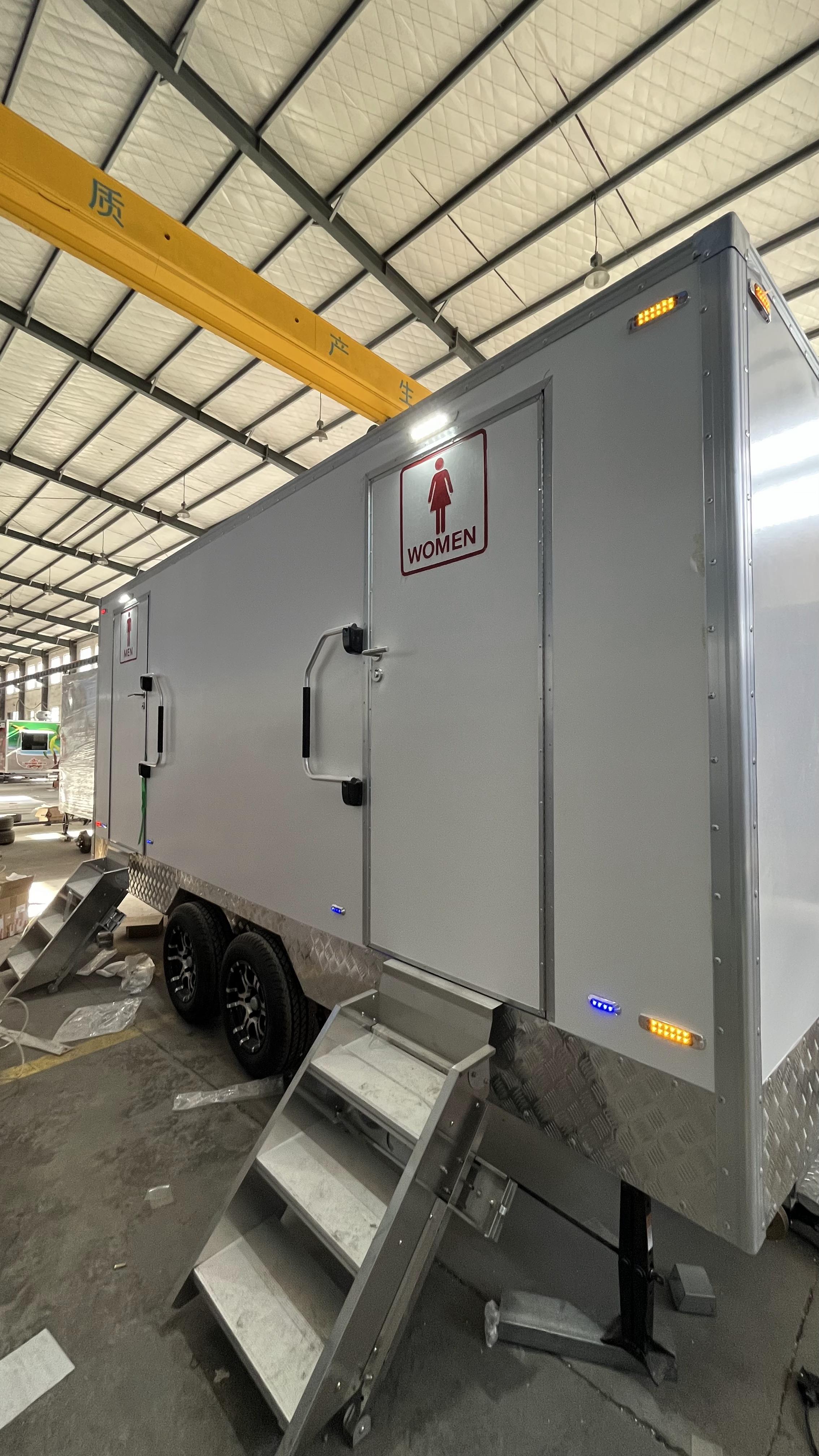 Trailer-mounted mobile toilets for men and women, outdoor emergency restrooms with lighting/pedals
