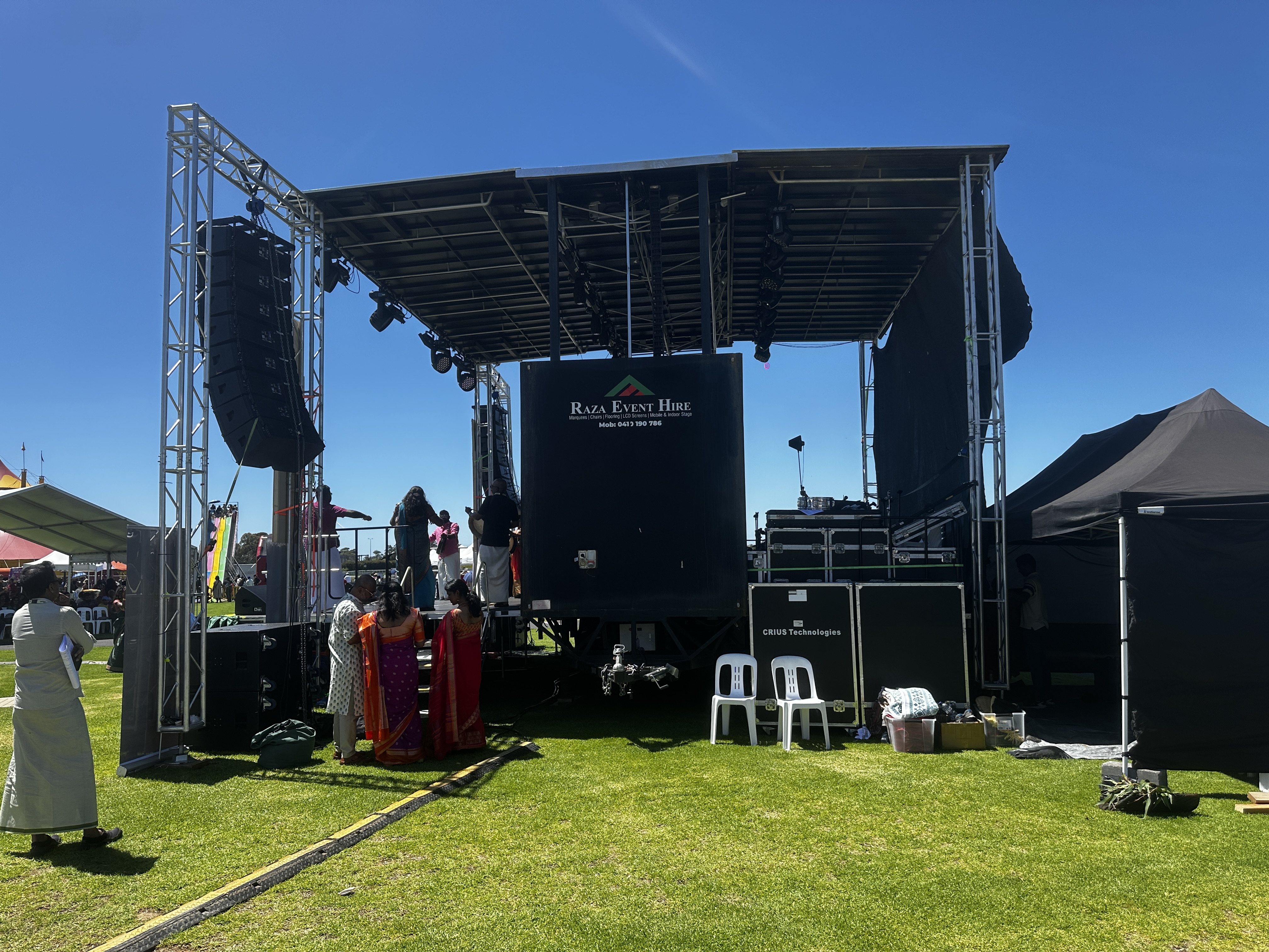 Mobile professional outdoor performance stage