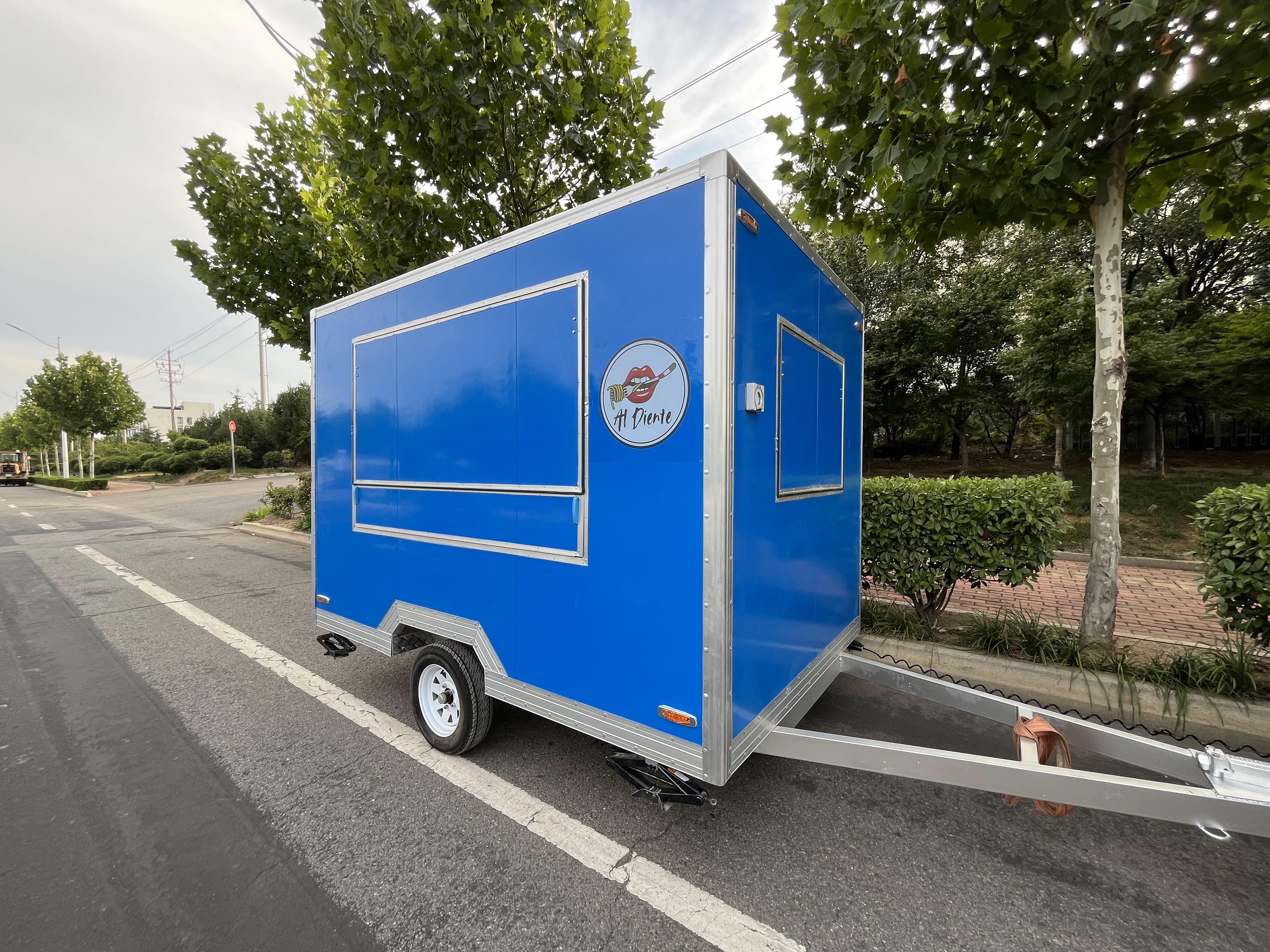 The blue "Al Diente" mobile food truck initiates flexible food business operations