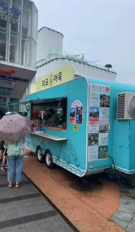 Korean-style mobile food truck, encounter the unique delicacies on the street