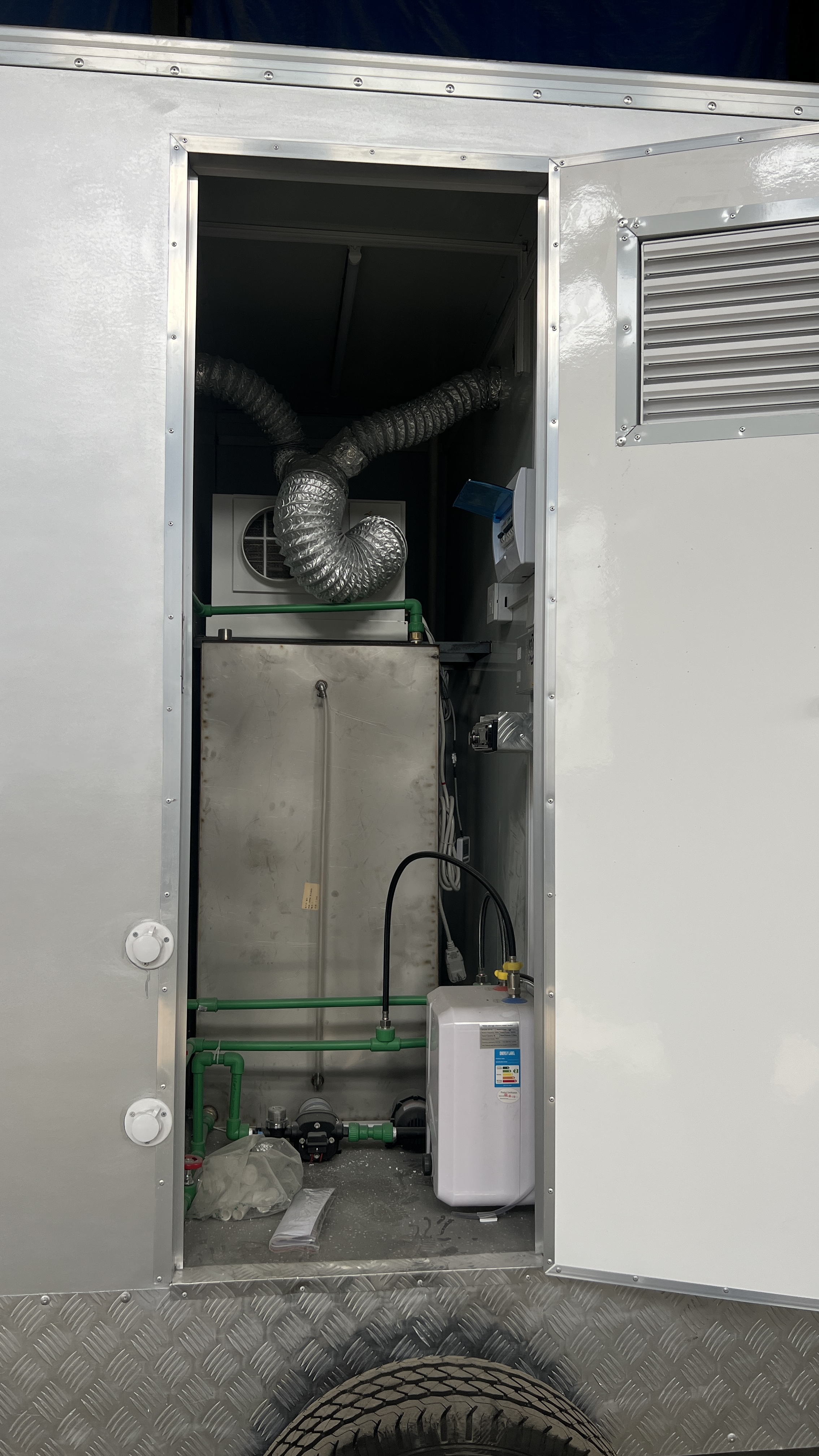 The towable double-door mobile bathroom is made of industrial-grade materials and is practical for flexible deployment