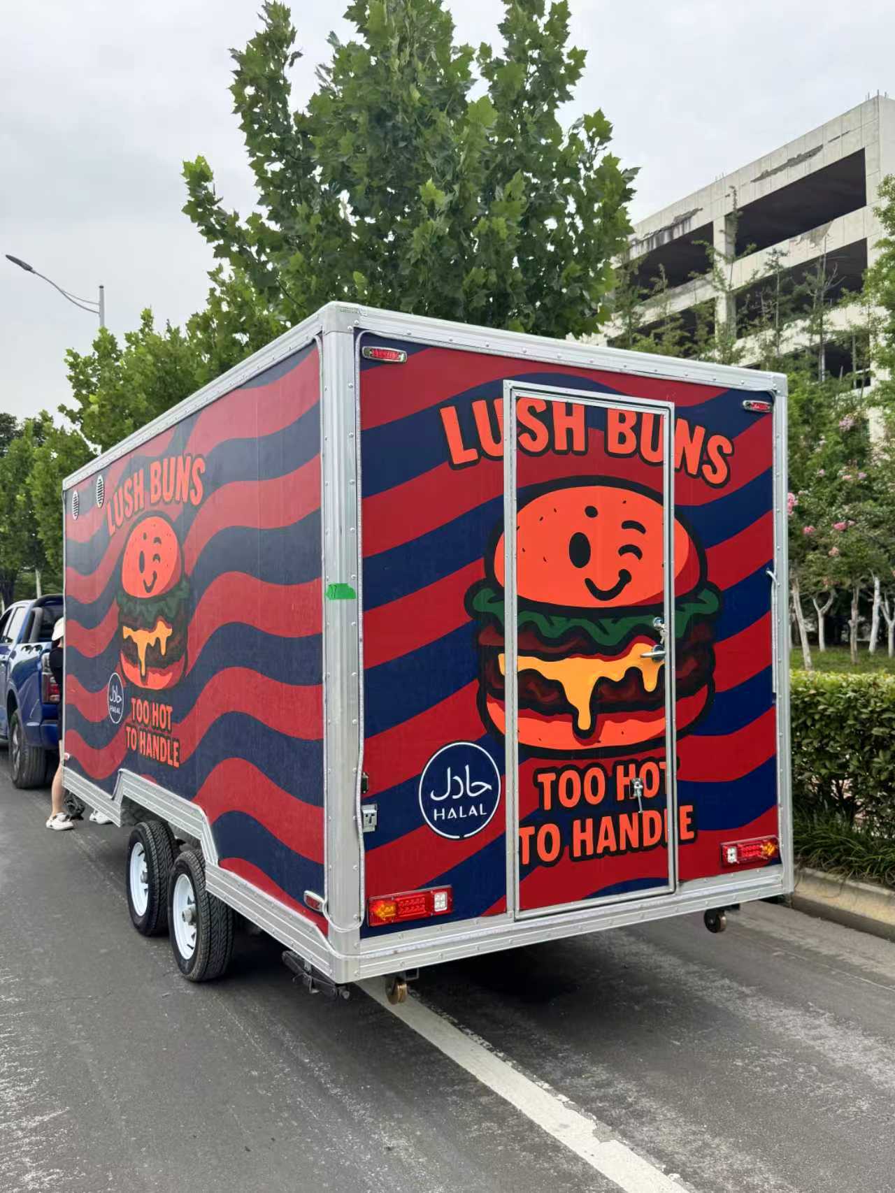 "Lush Buns" Cool Food Truck - Spicy Delicacies, Mobile Enjoyment and Editor sharing