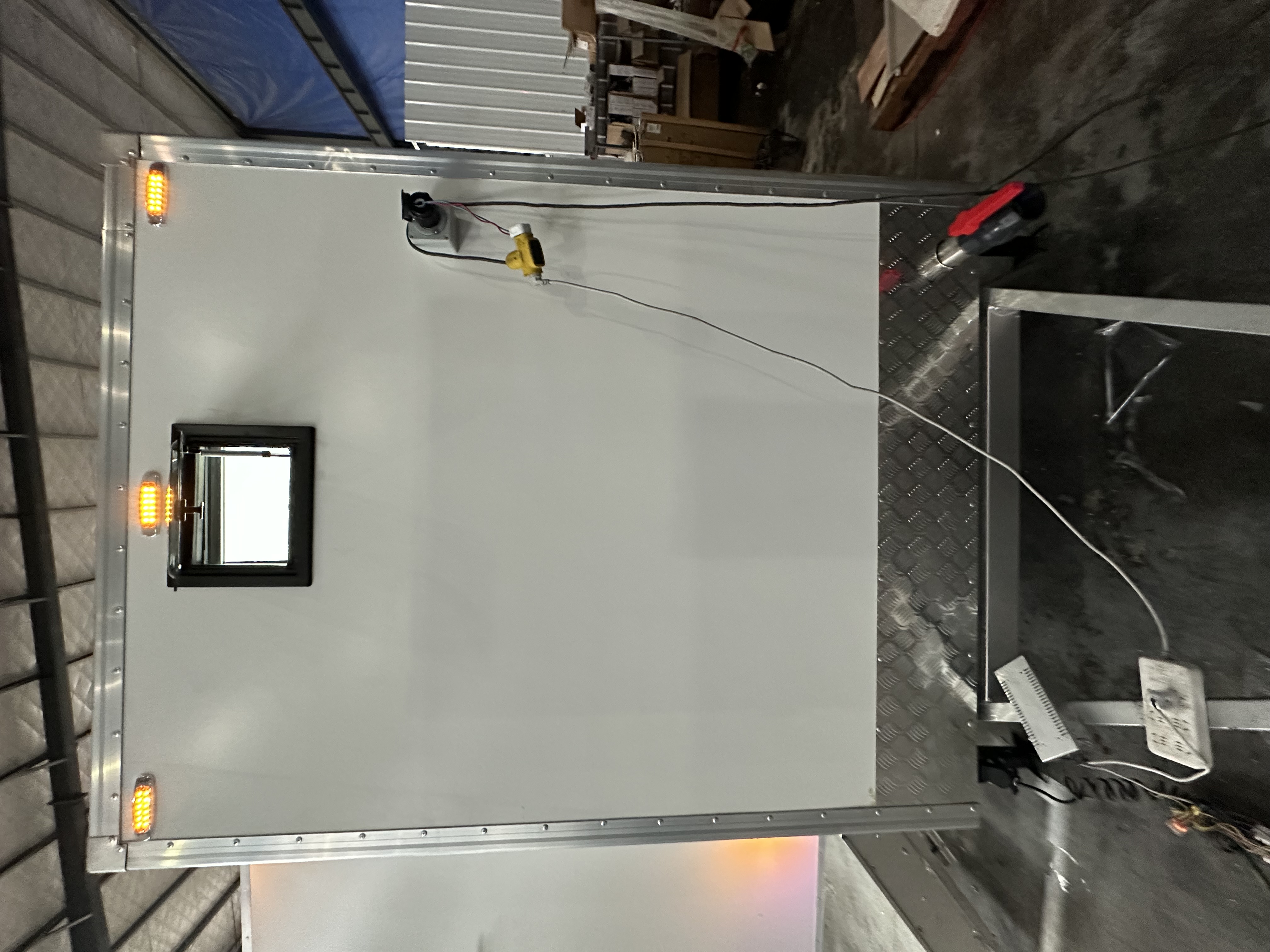 The dual-toilet cubicle mobile toilet is a practical choice for various outdoor scenarios