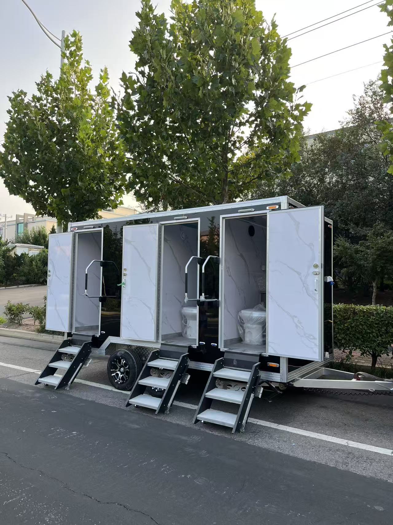 Cool and stylish black-faced dual-wheel drive mobile toilet trailer, a great helper for outdoor emergencies