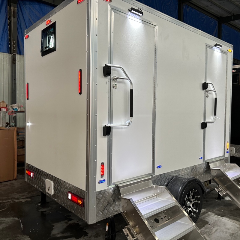 The dual-toilet cubicle mobile toilet is a practical choice for various outdoor scenarios