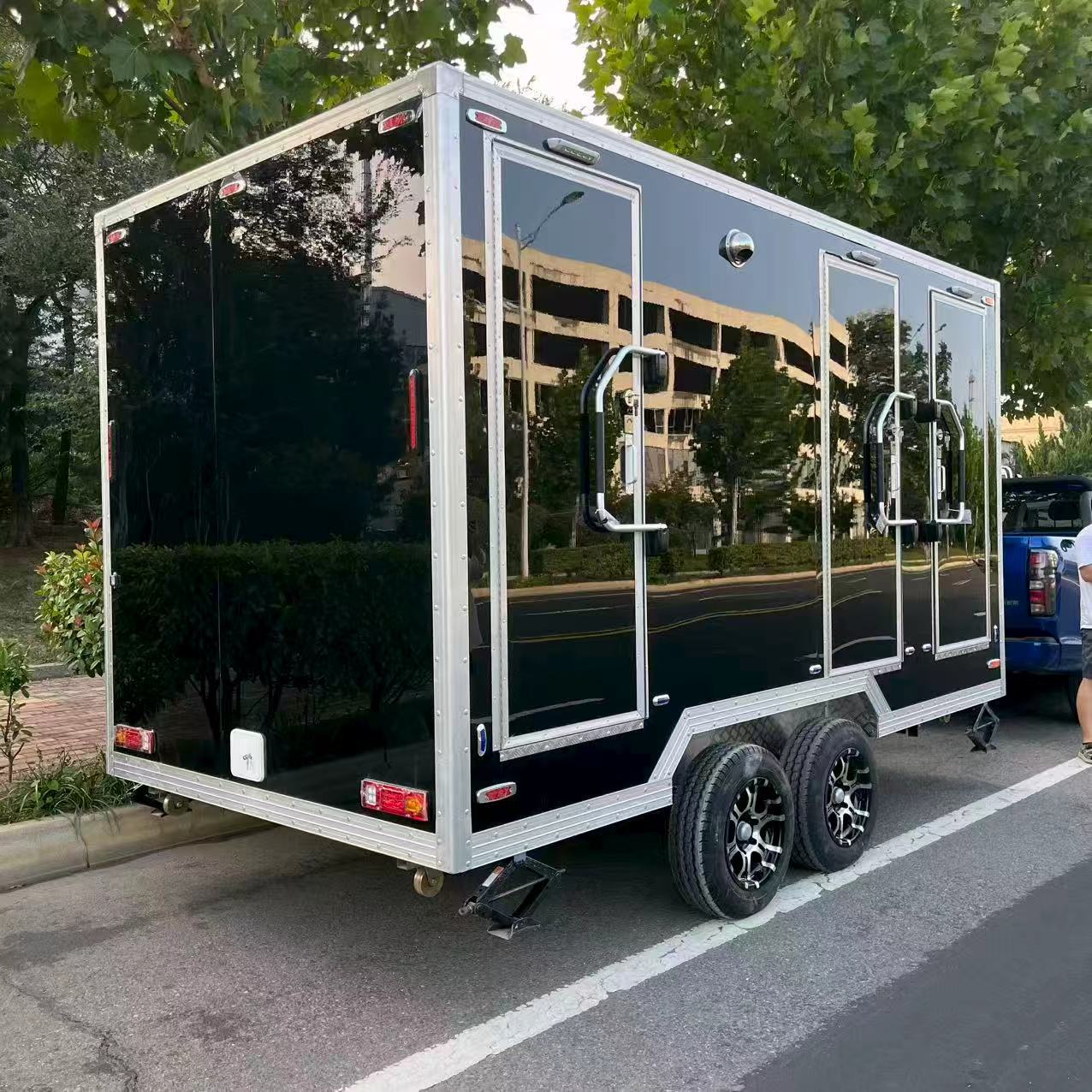 Cool and stylish black-faced dual-wheel drive mobile toilet trailer, a great helper for outdoor emergencies