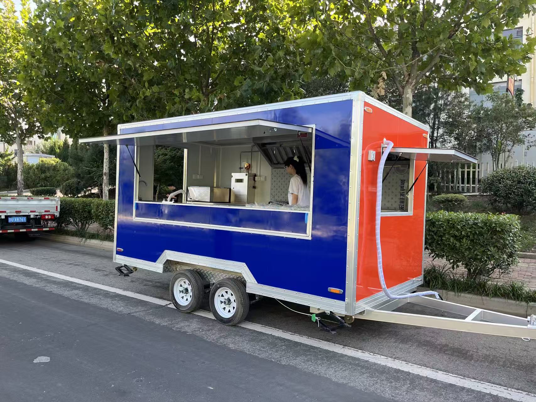 Multi-functional mobile food truck, a great helper for starting a business and setting up a stall