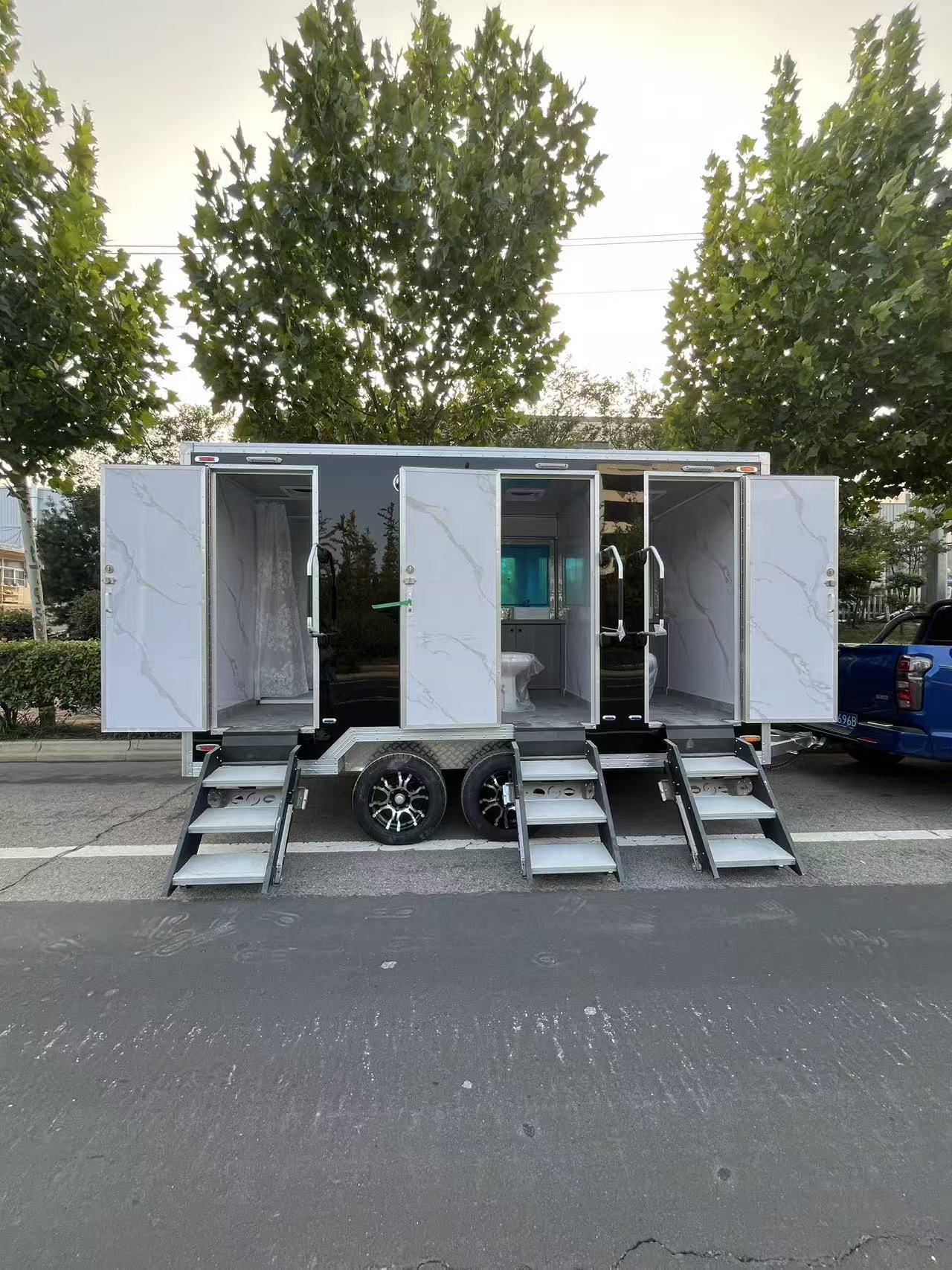 Cool and stylish black-faced dual-wheel drive mobile toilet trailer, a great helper for outdoor emergencies
