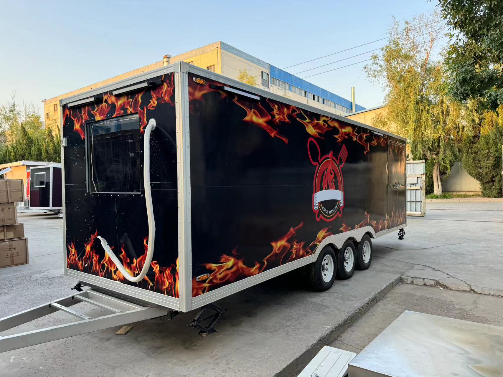 Personalized flame-painted mobile food truck, a mobile food truck for entrepreneurship