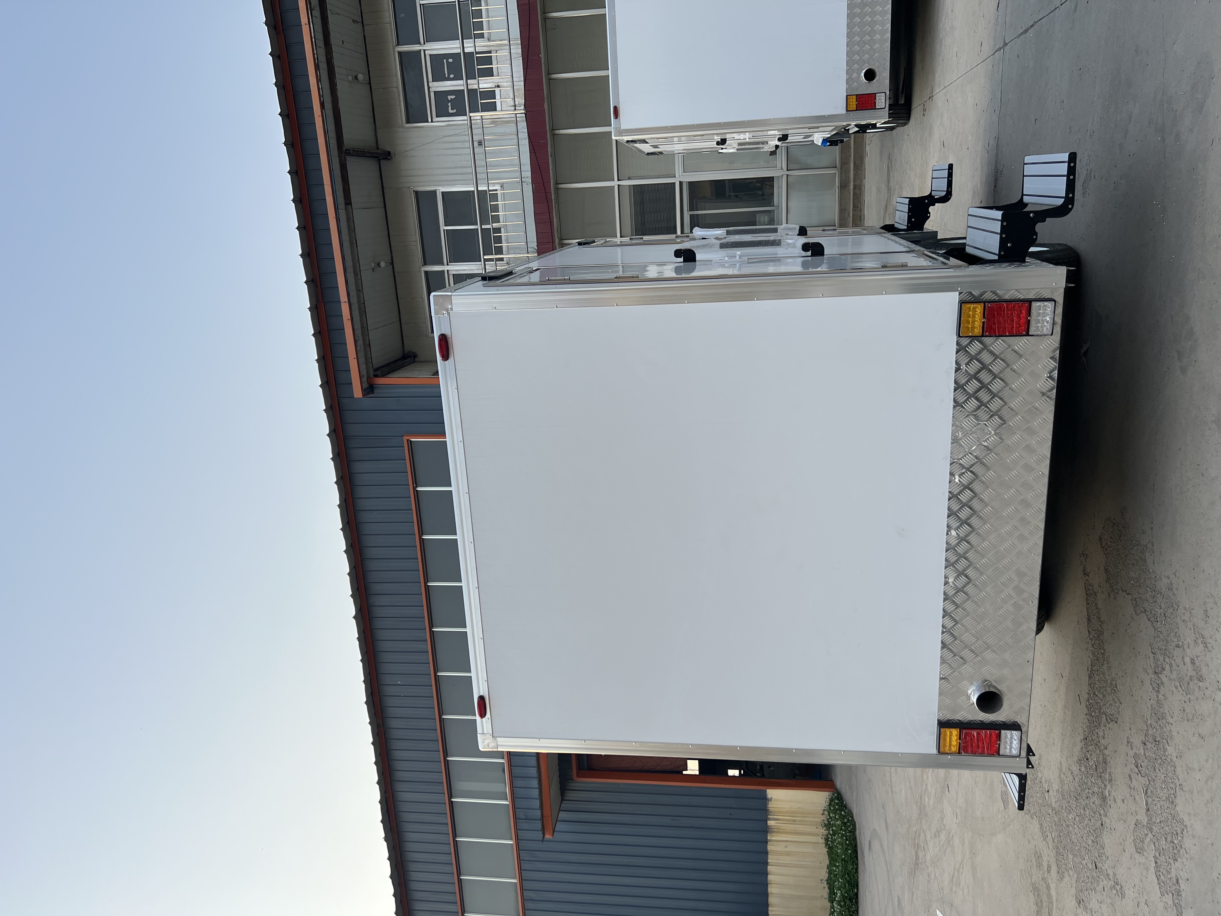 Two-wheel mobile multi-cabin toilet, outdoor emergency and convenient toilet