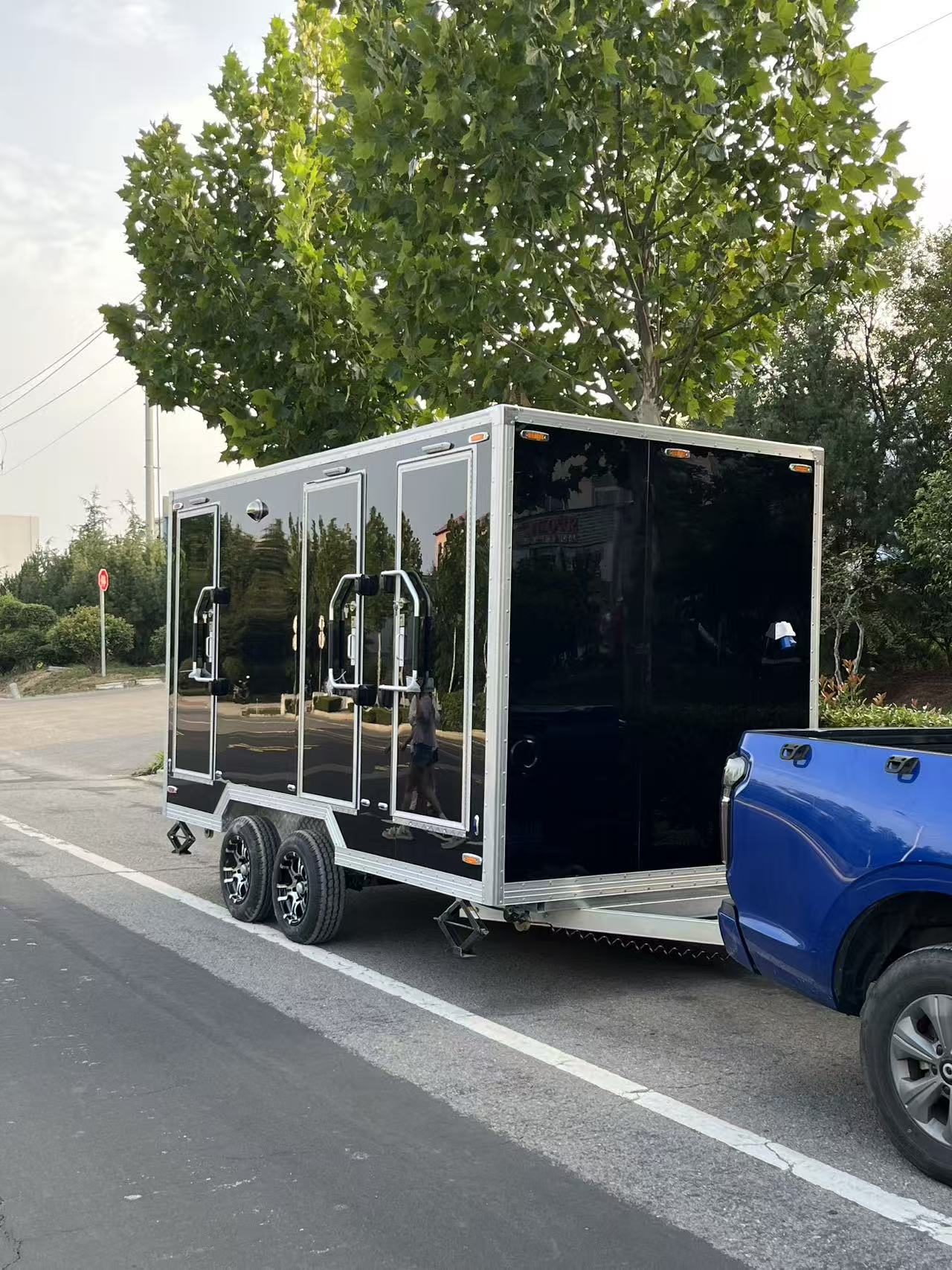 Cool and stylish black-faced dual-wheel drive mobile toilet trailer, a great helper for outdoor emergencies