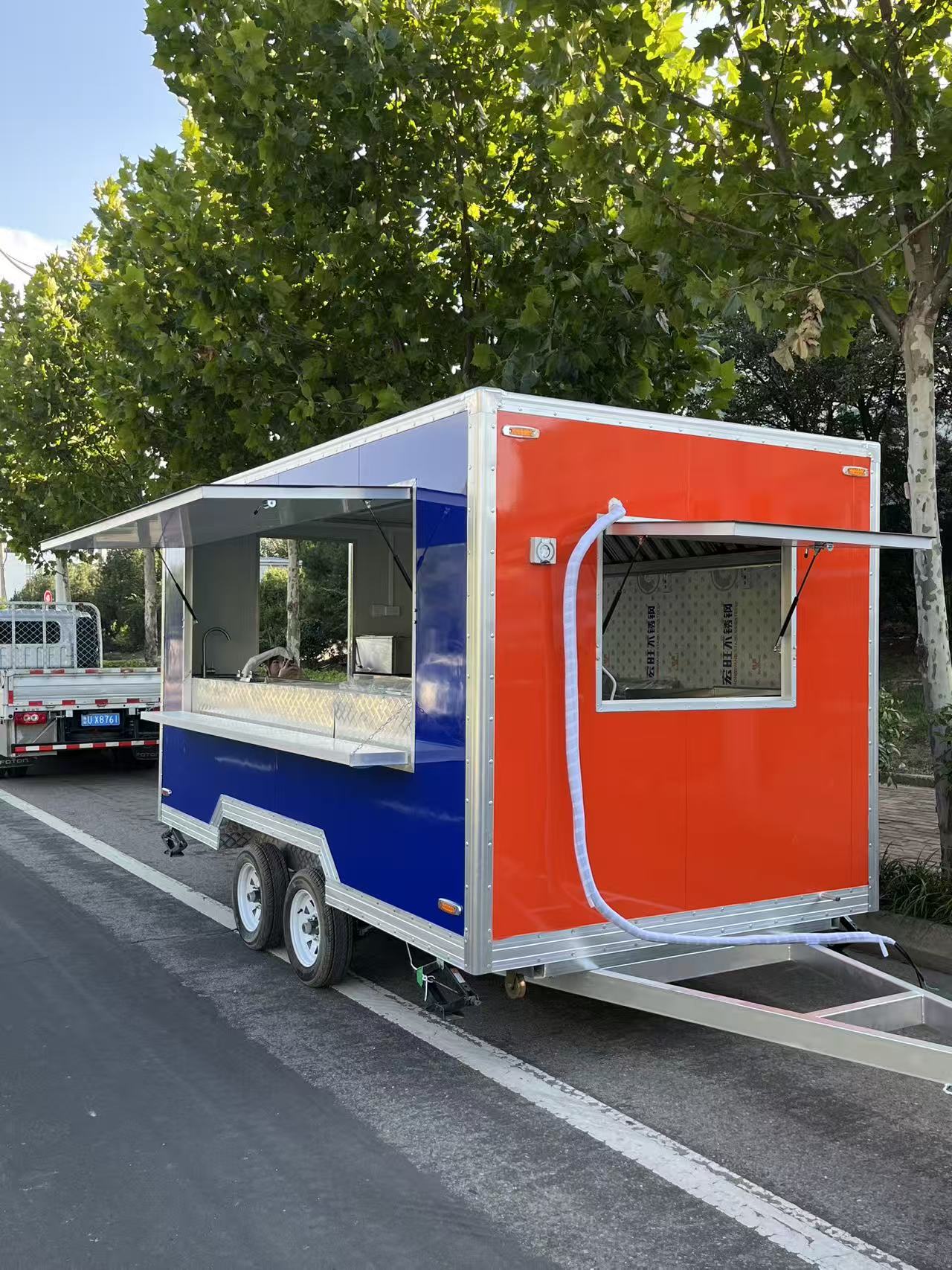 Multi-functional mobile food truck, a great helper for starting a business and setting up a stall