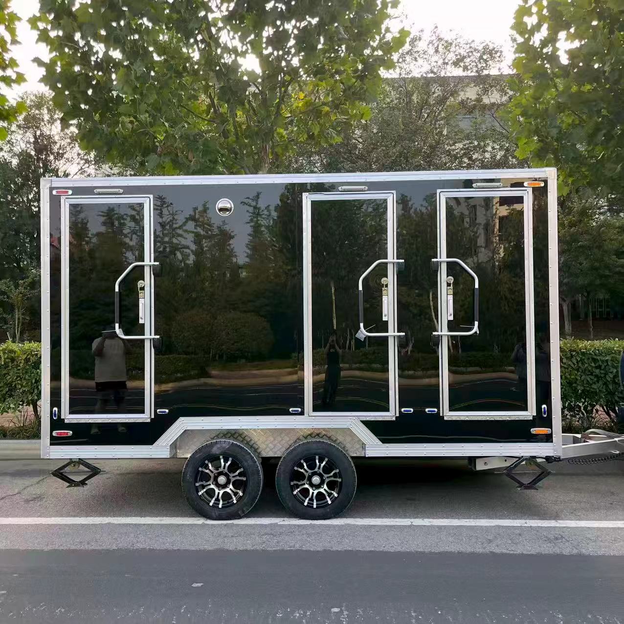 Cool and stylish black-faced dual-wheel drive mobile toilet trailer, a great helper for outdoor emergencies
