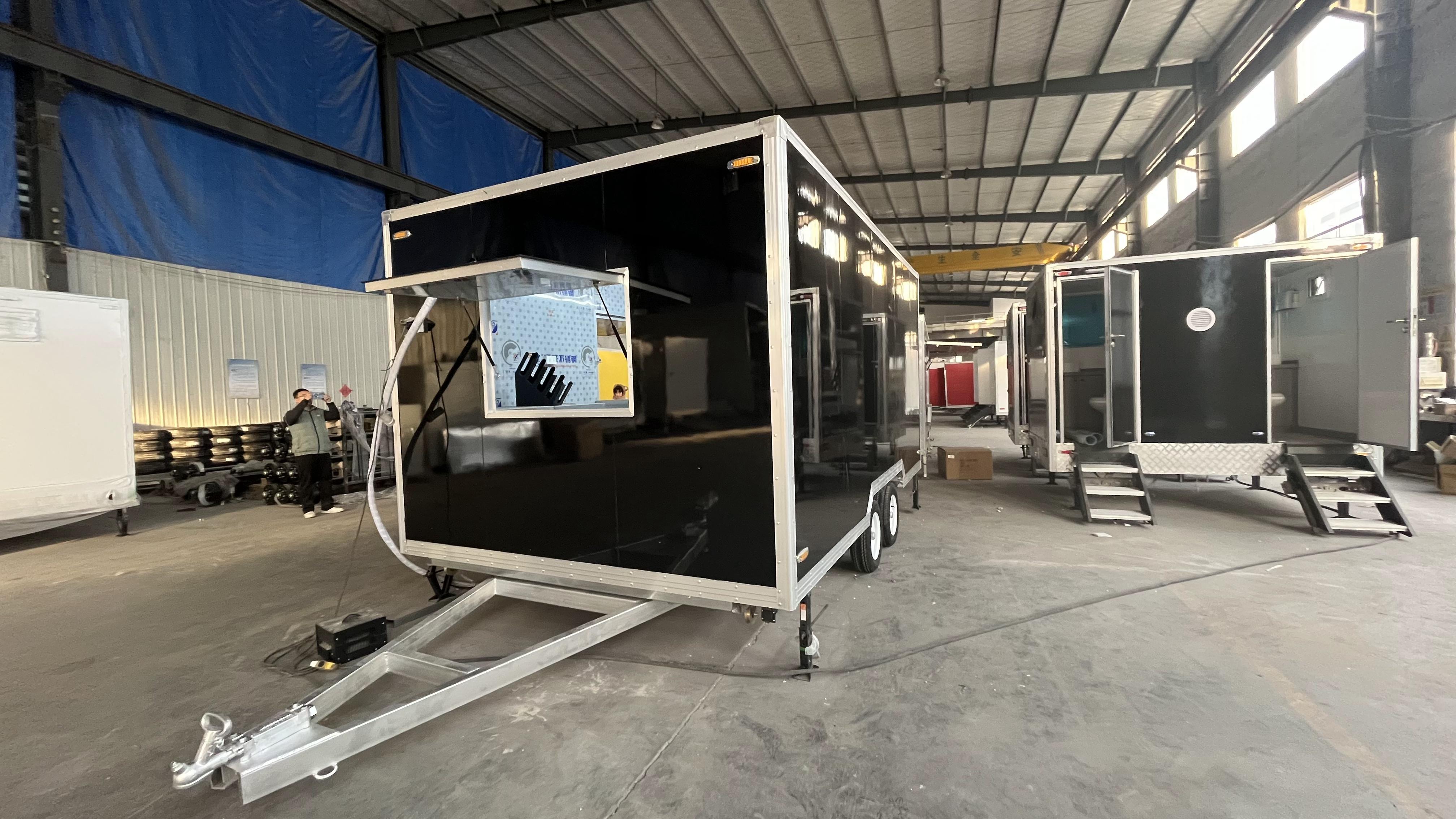 Black fashion mobile food truck: Creating a personalized food space and initiating a mobile business model