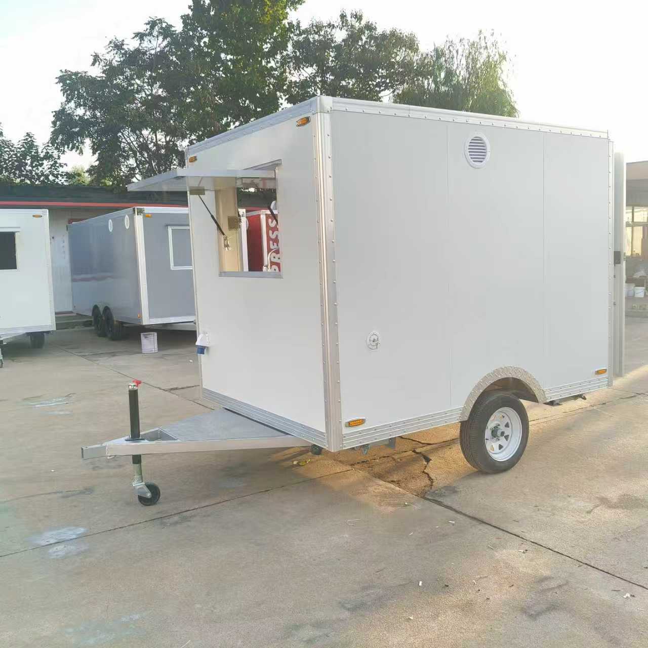 Convenient mobile food trucks facilitate the operation of mobile food businesses
